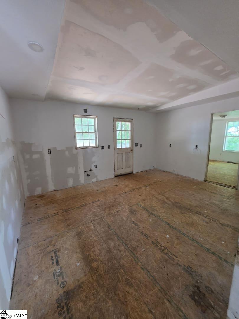 6 S Chastain Drive Greenville, SC 29617