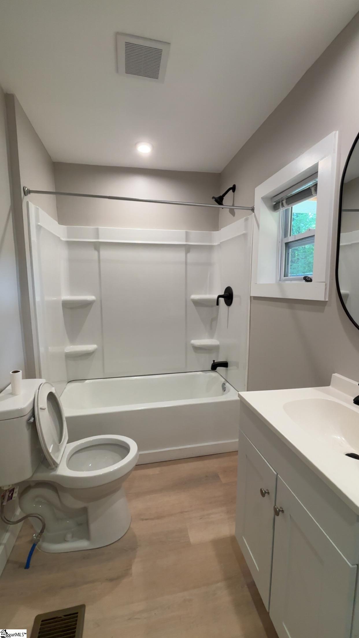 148 Loop Street Wellford, SC 29385-9671