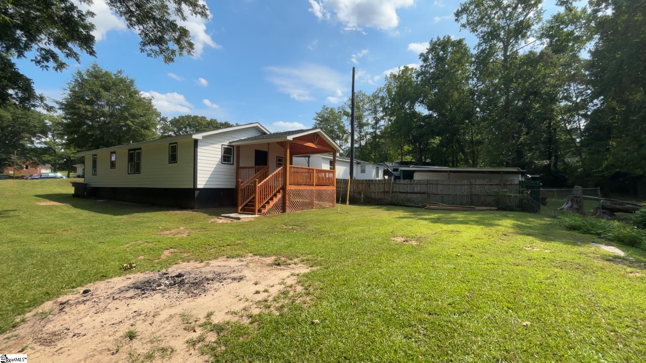 148 Loop Street Wellford, SC 29385-9671