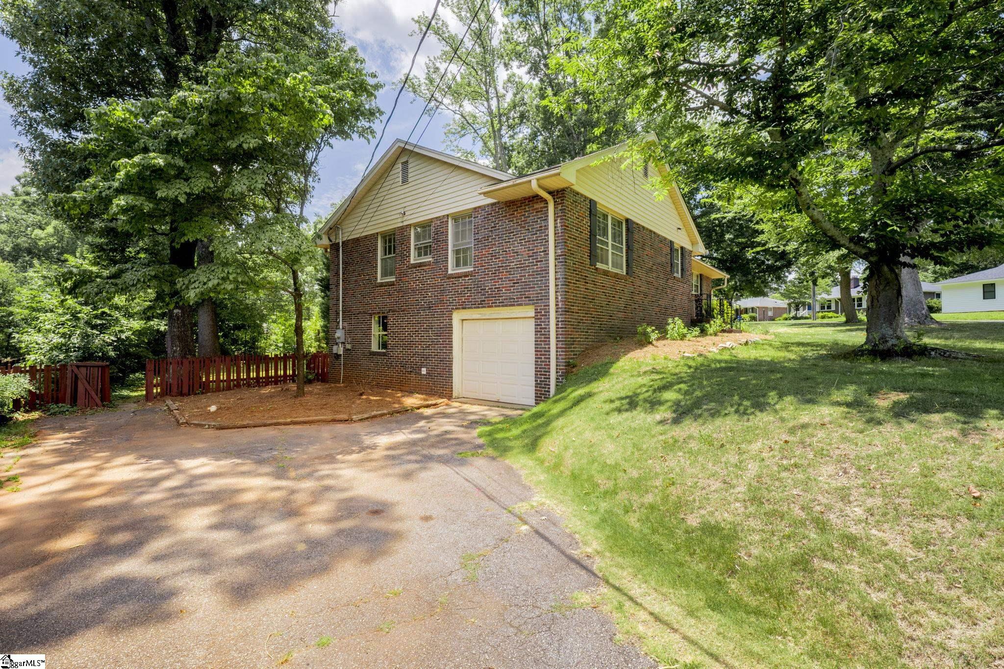 517 Dellwood Drive Greenville, SC 29609