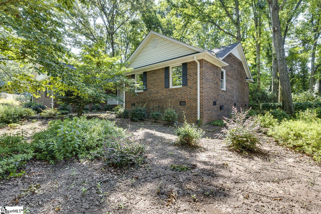 100 Fox Hollow Court Simpsonville, SC 29680
