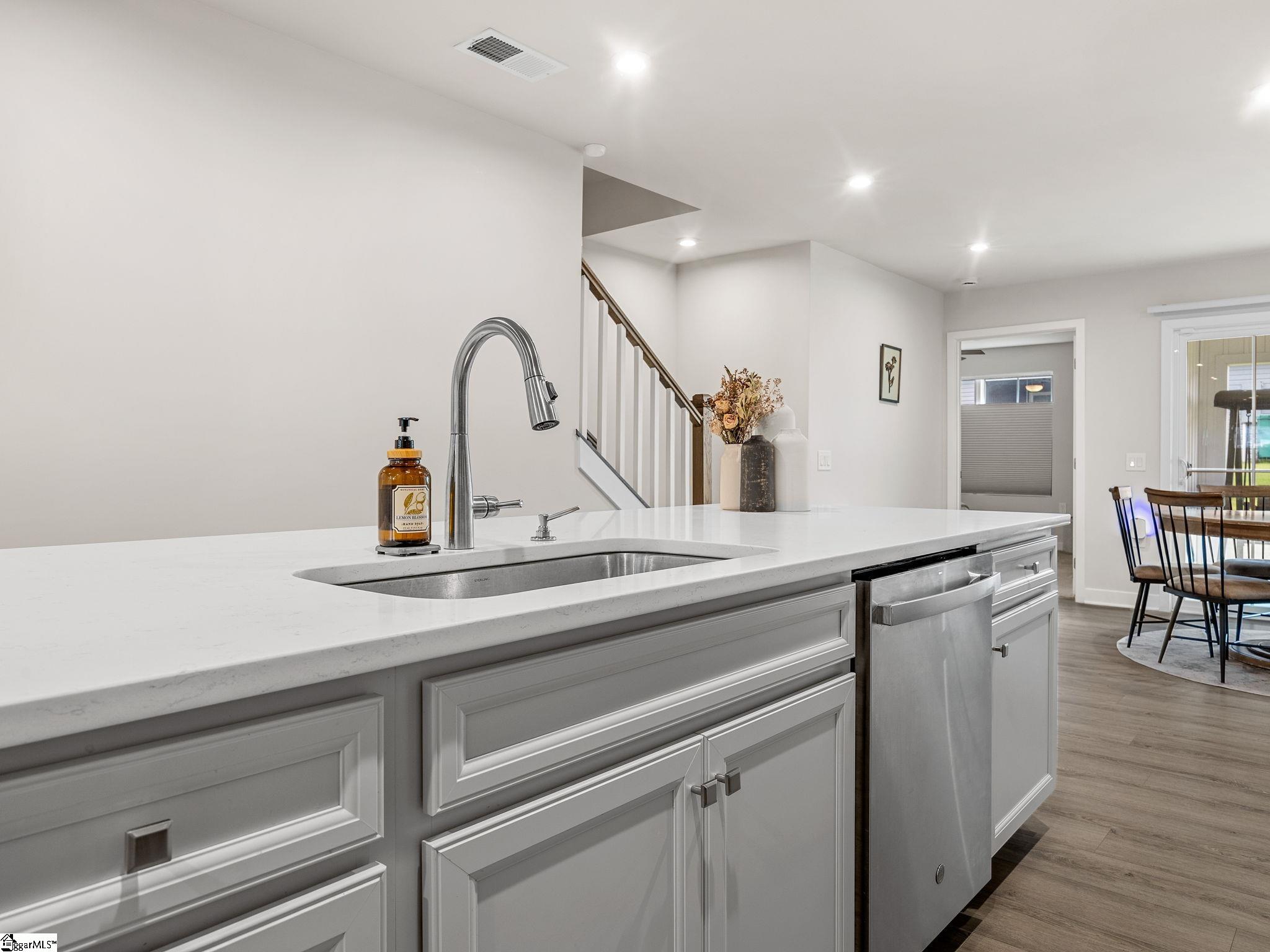 424 Leasowe Lane Greenville, SC 29605-6319