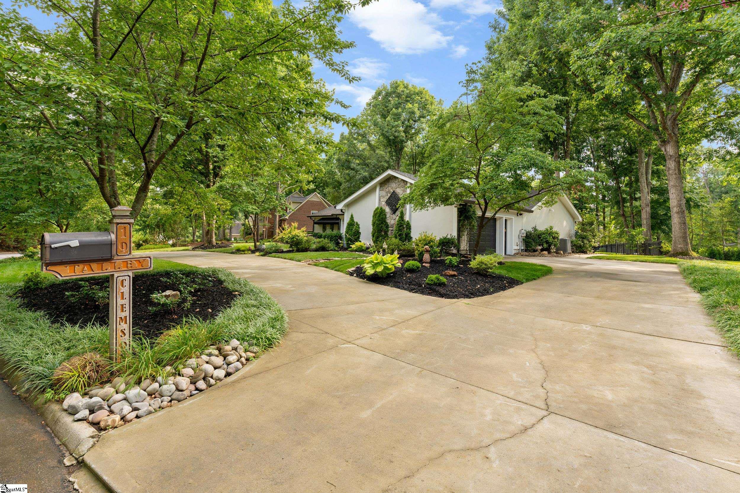 19 Linkside Lane Taylors, SC 29687