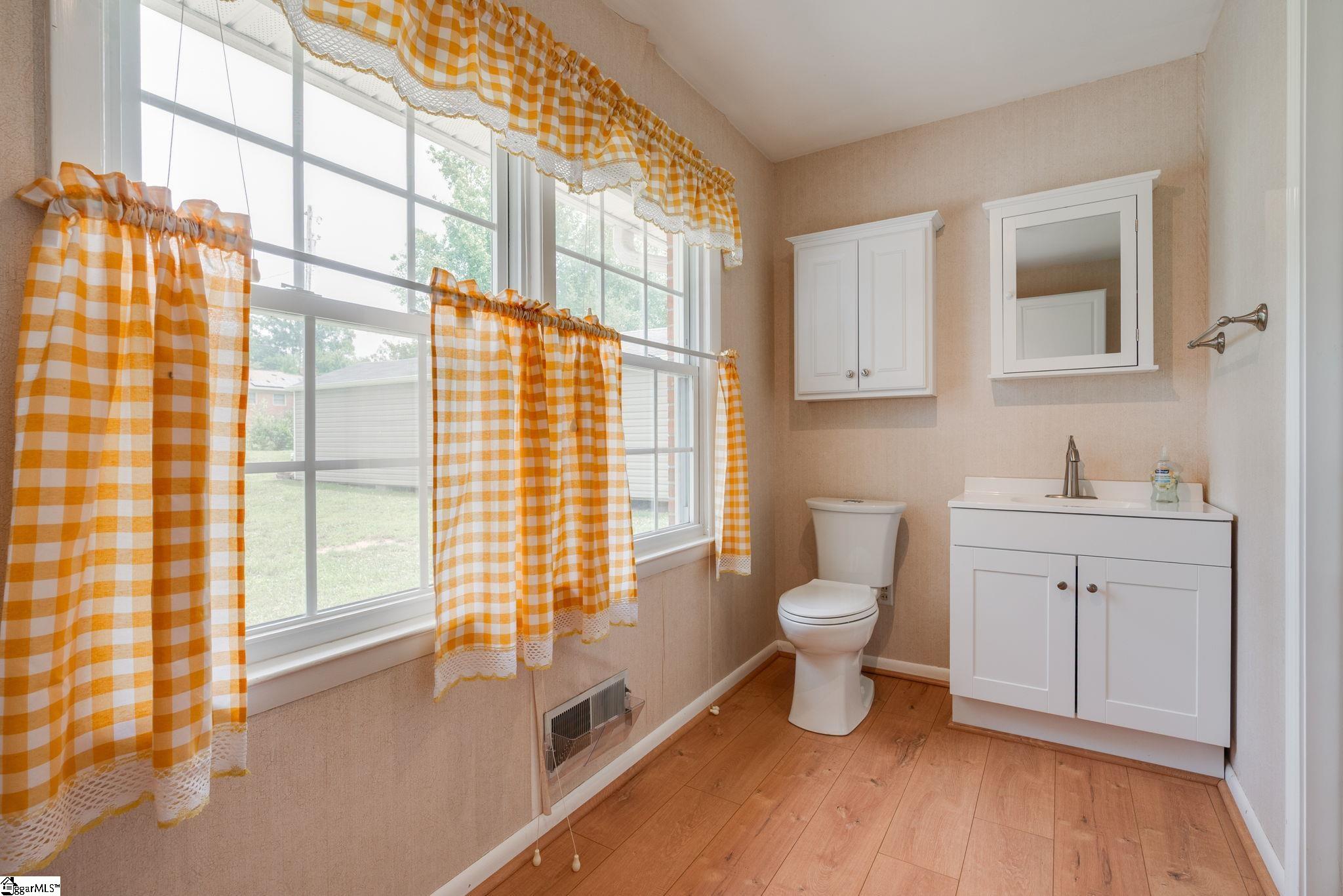 217 Navaho Drive Spartanburg, SC 29301