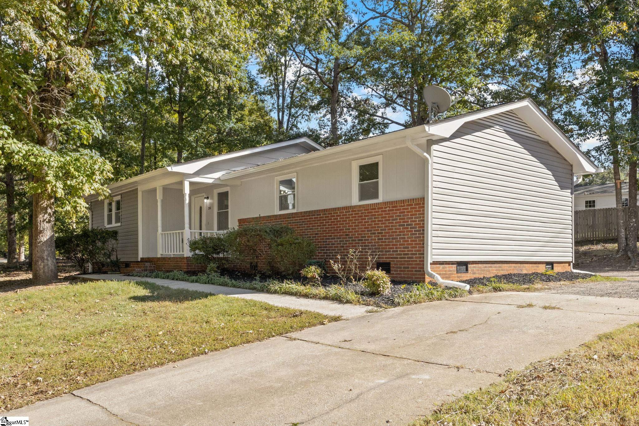 210 Pinonwood Drive Simpsonville, SC 29680