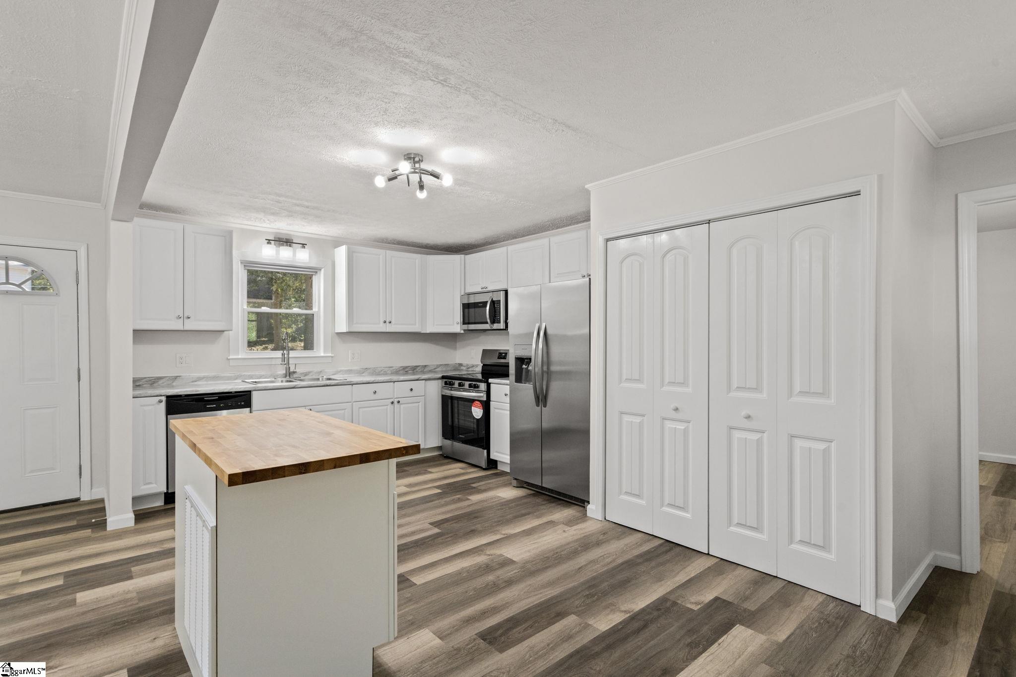 210 Pinonwood Drive Simpsonville, SC 29680