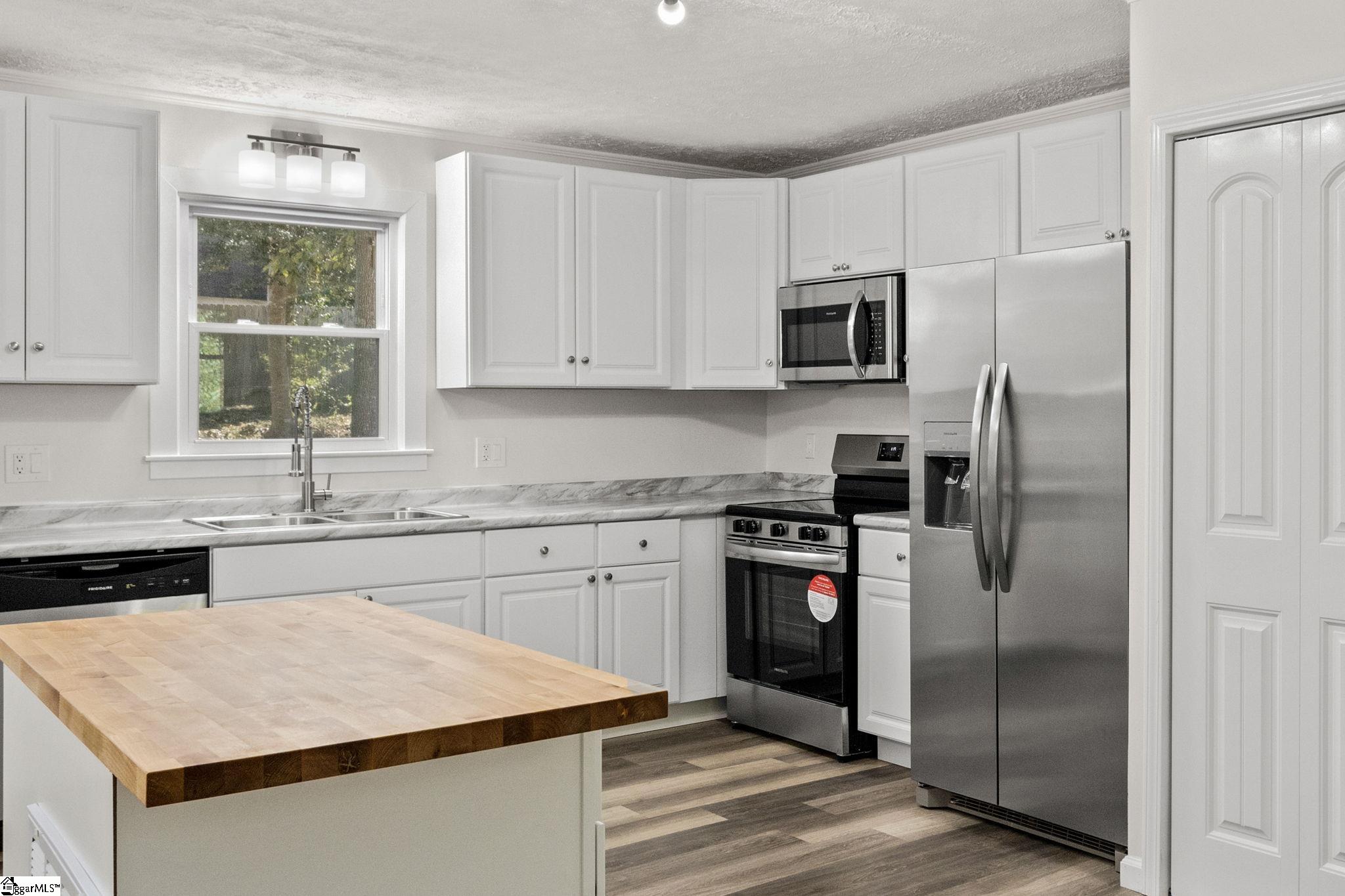 210 Pinonwood Drive Simpsonville, SC 29680