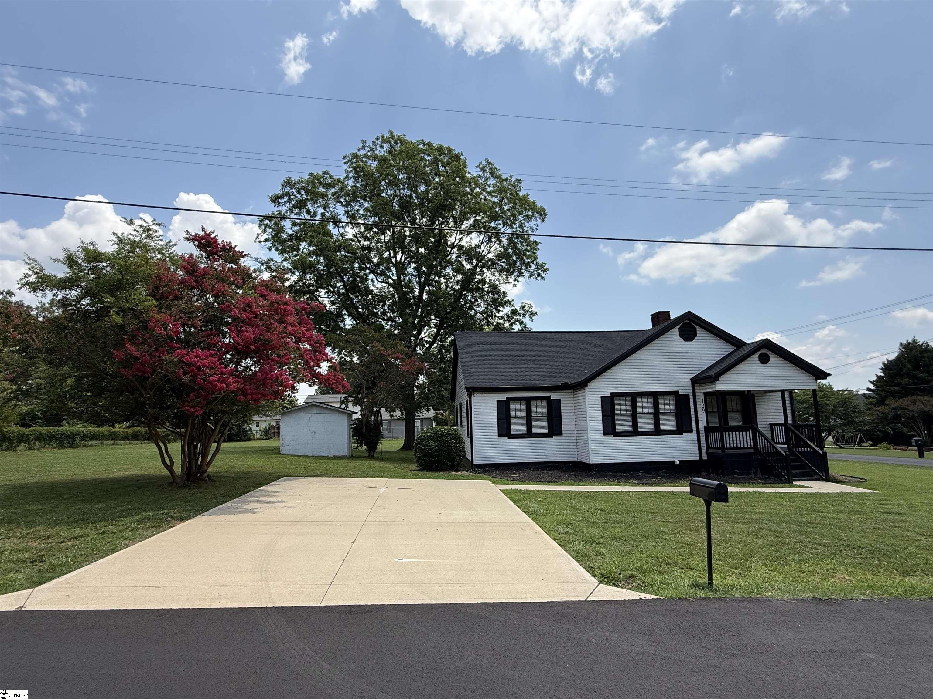 129 Spring Street Reidville, SC 29375