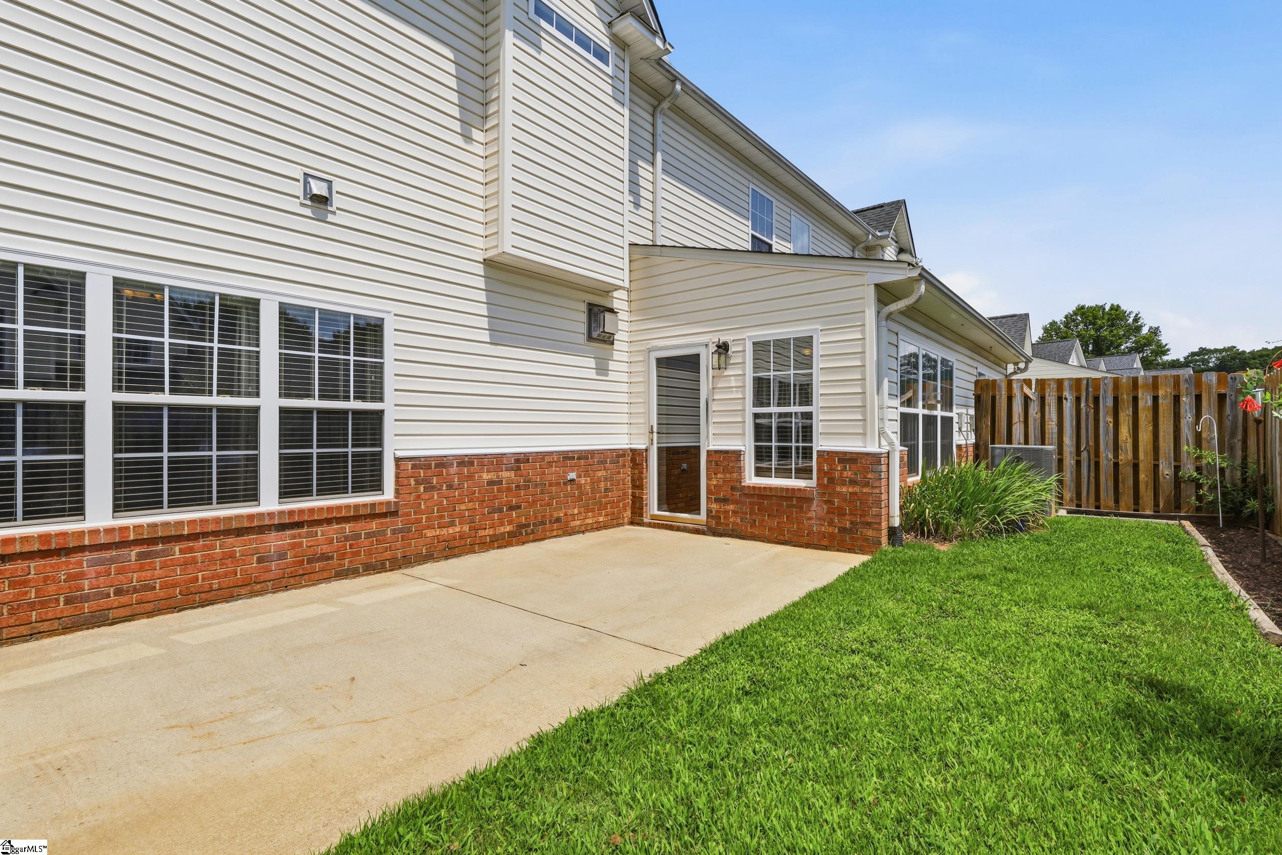 102 High Crest Court Simpsonville, SC 29681