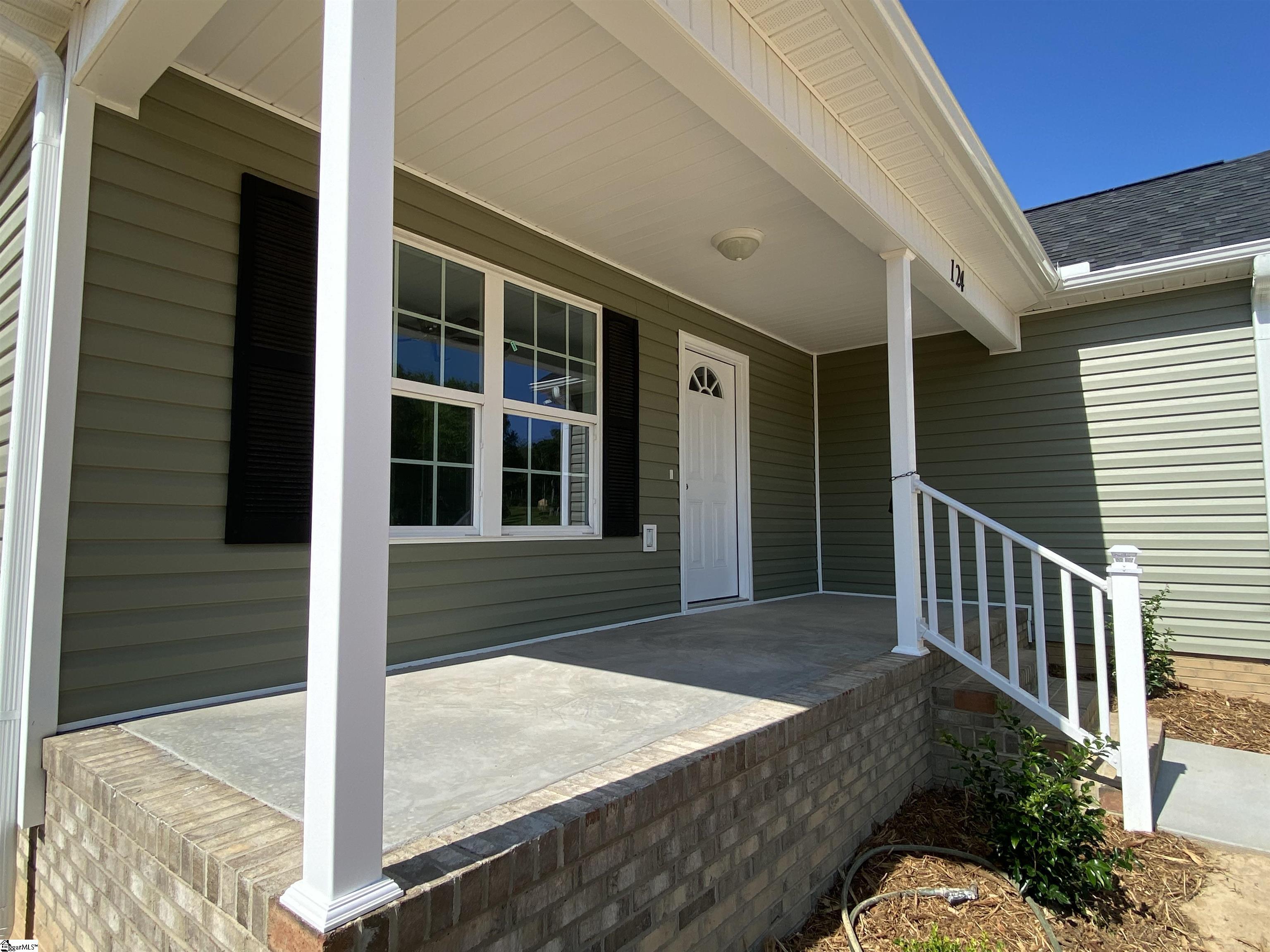 124 Laura Jane Lane Gray Court, SC 29645