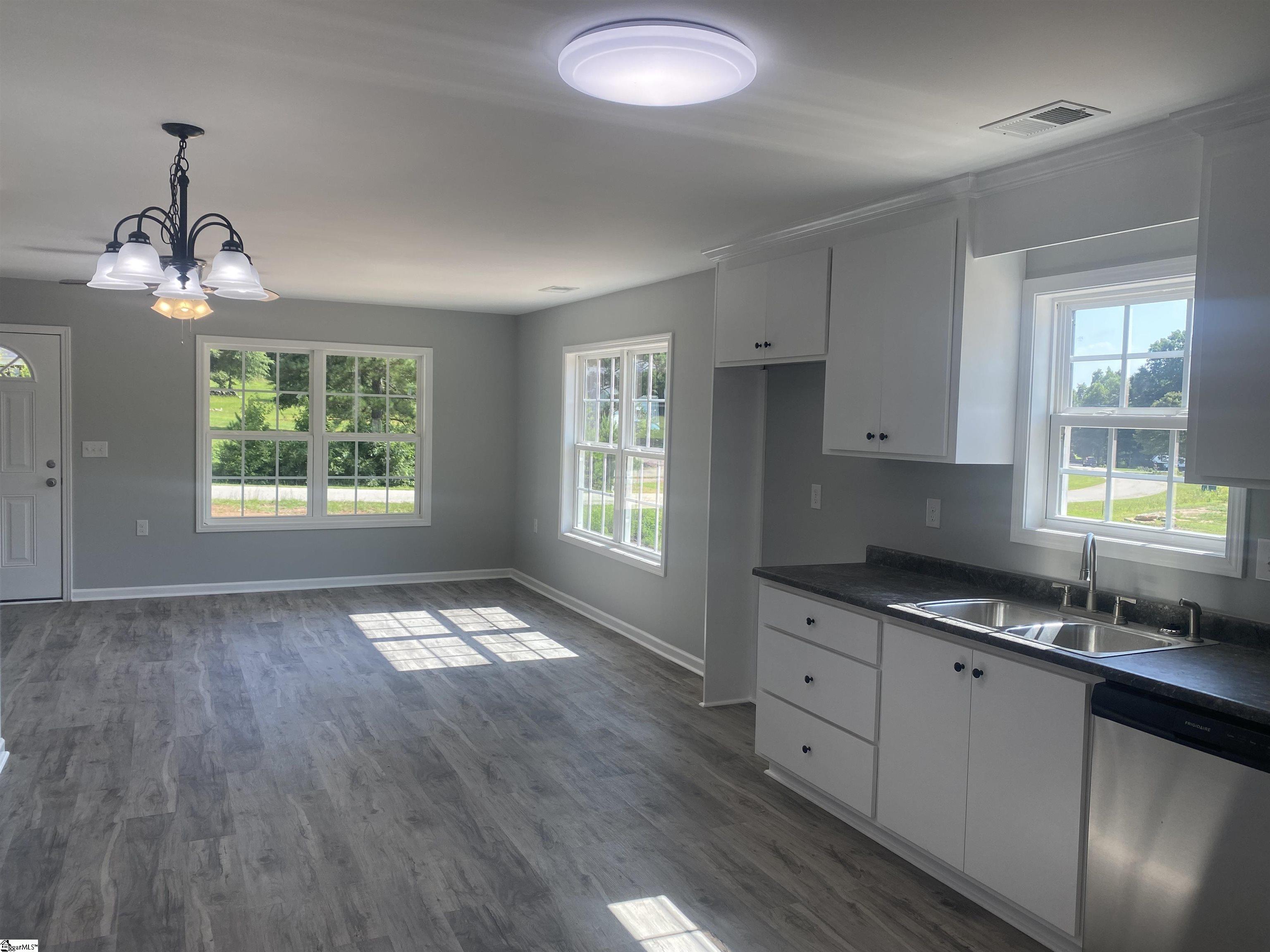 124 Laura Jane Lane Gray Court, SC 29645