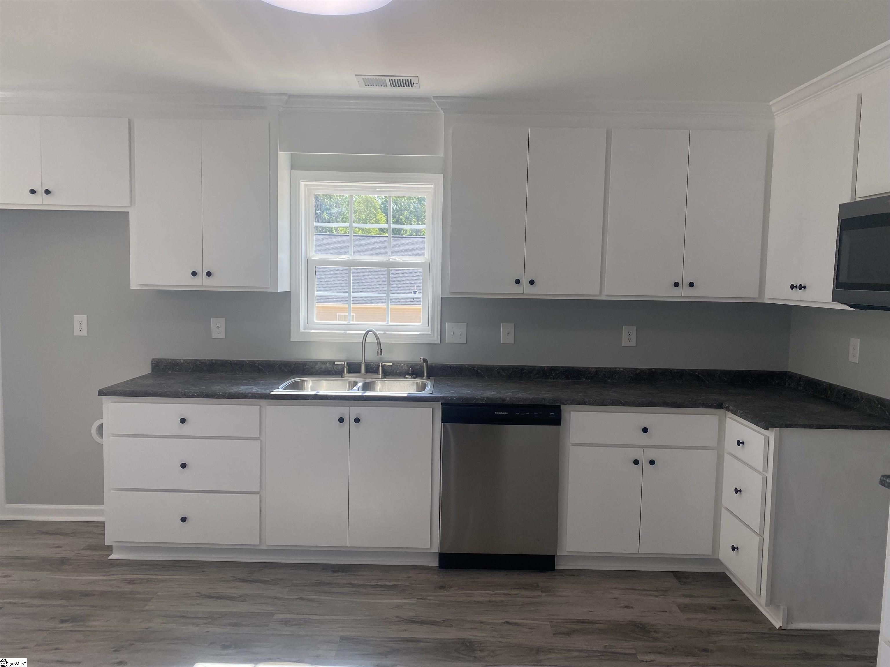 124 Laura Jane Lane Gray Court, SC 29645