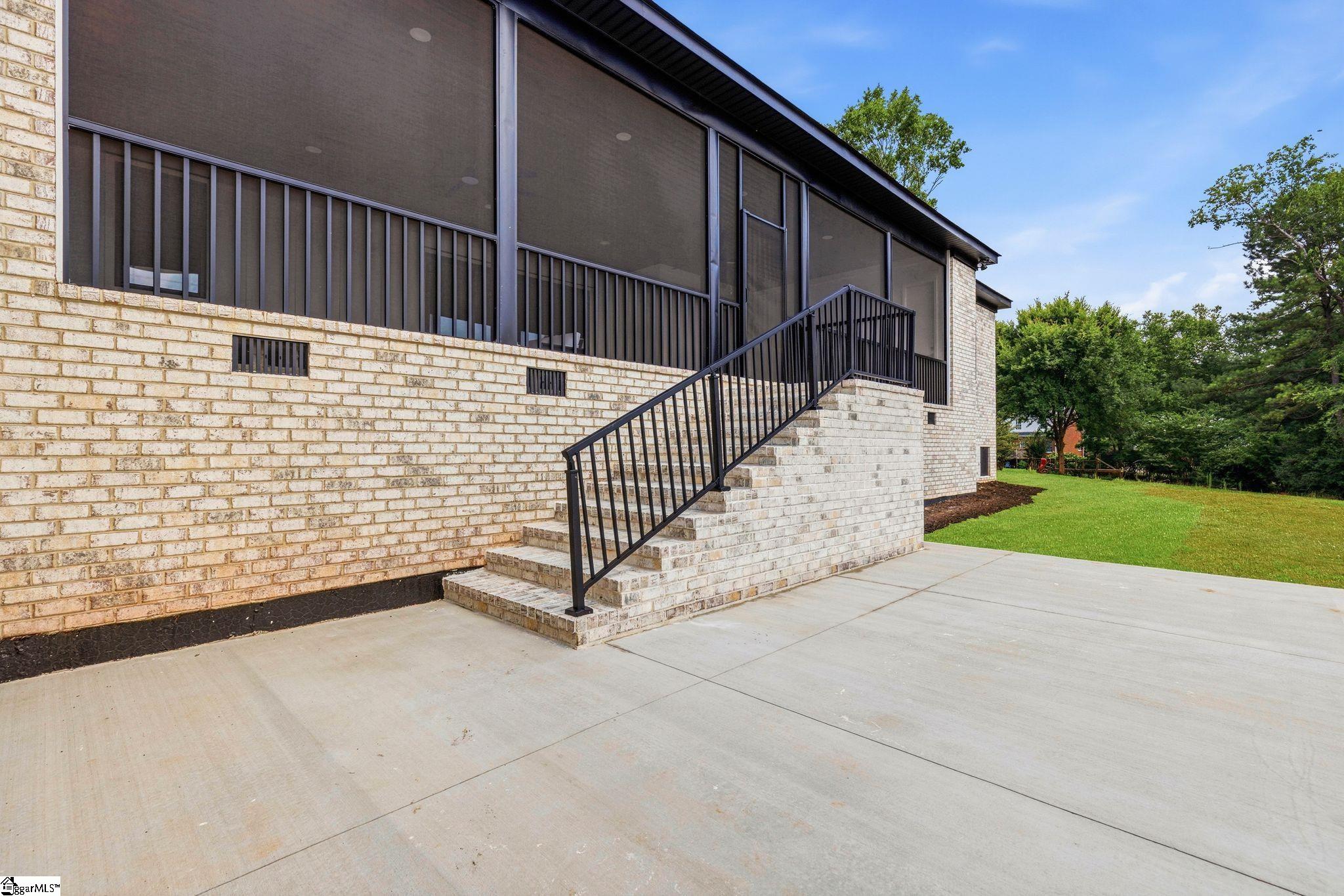118 Crown Oak Court Spartanburg, SC 29301