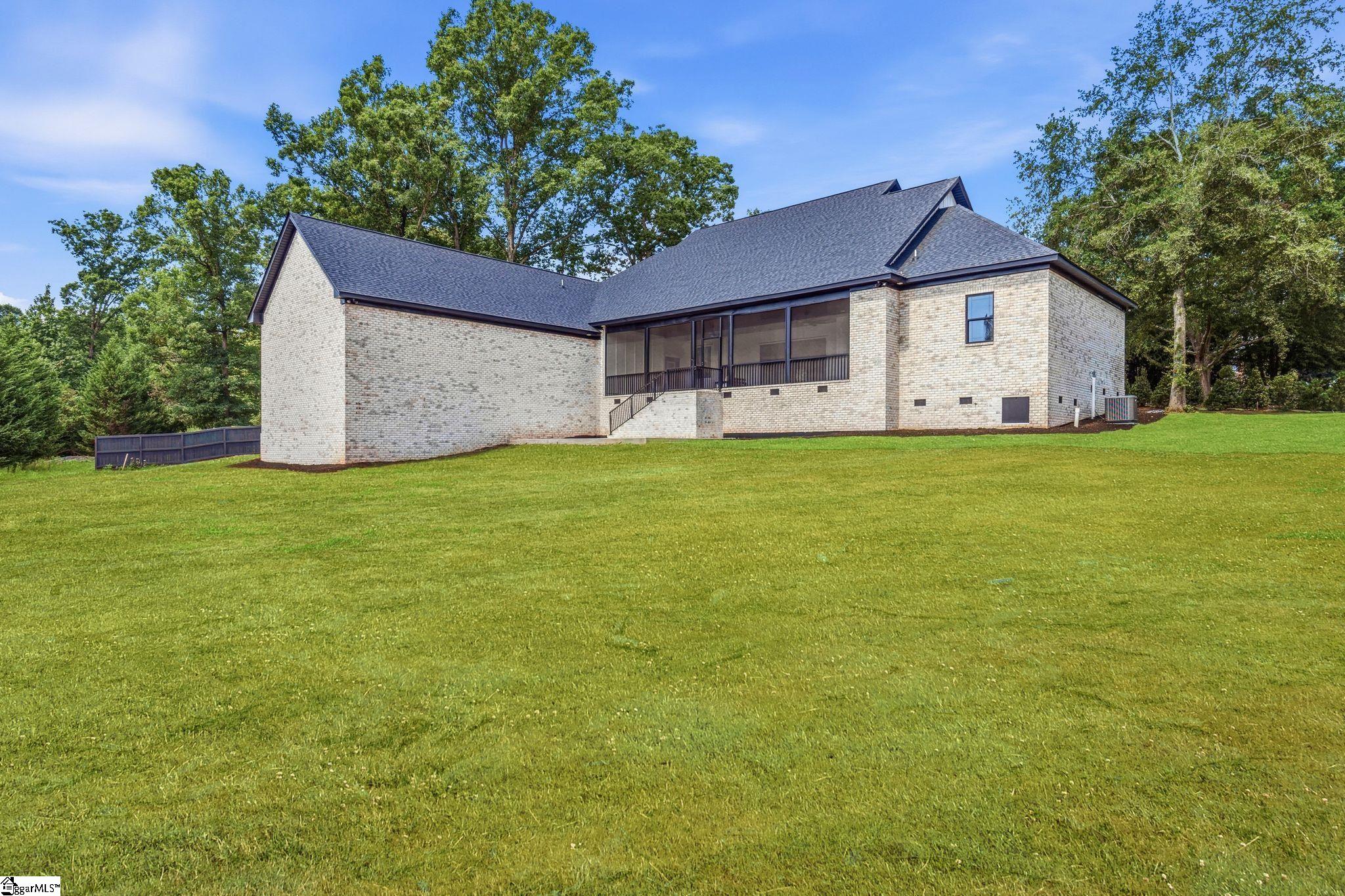 118 Crown Oak Court Spartanburg, SC 29301