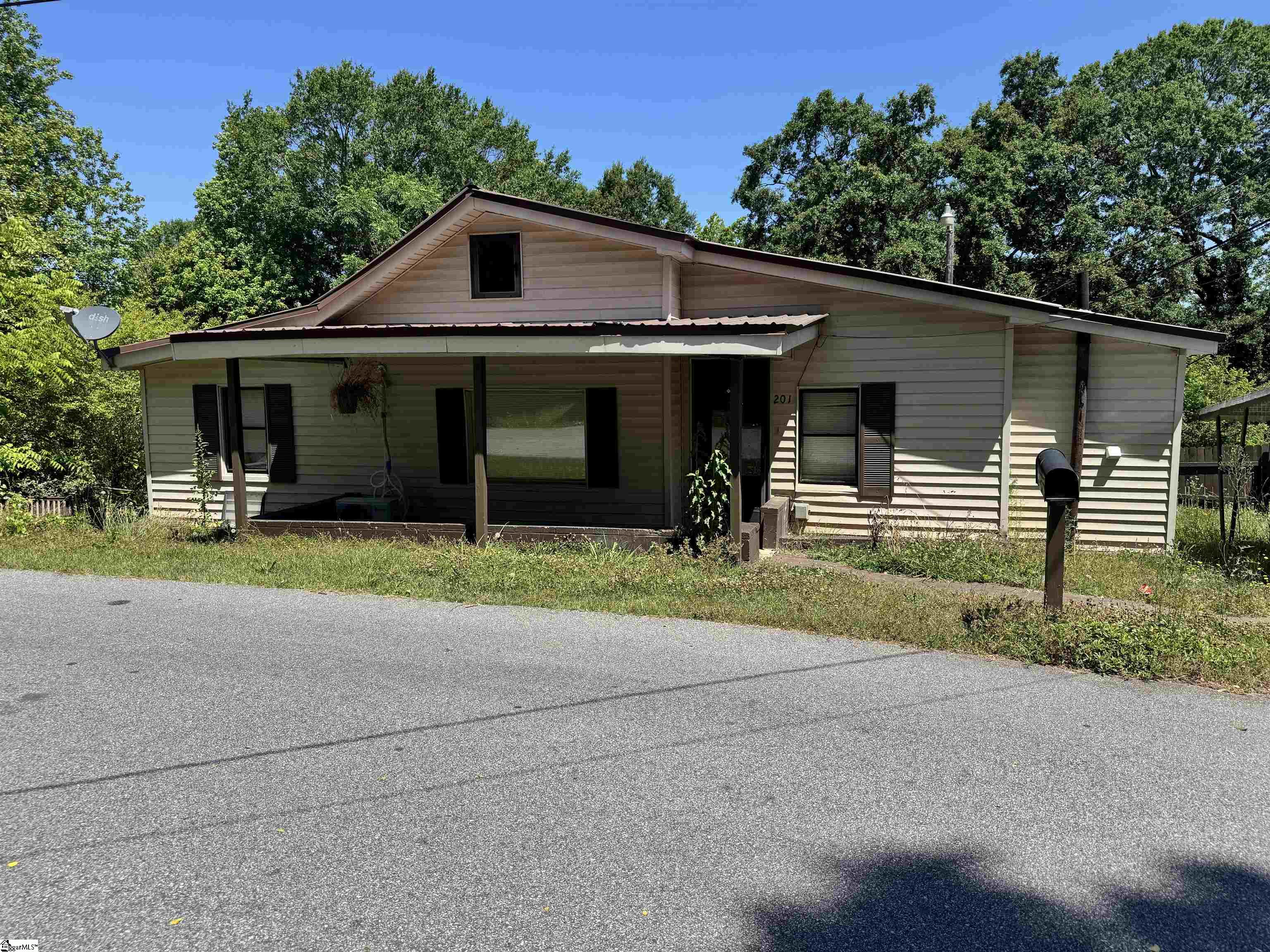201 Hunters Court Laurens, SC 29360