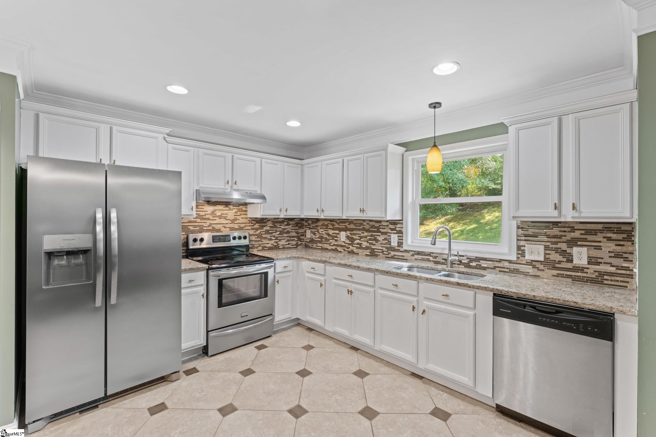 104 Pinonwood Court Simpsonville, SC 29680