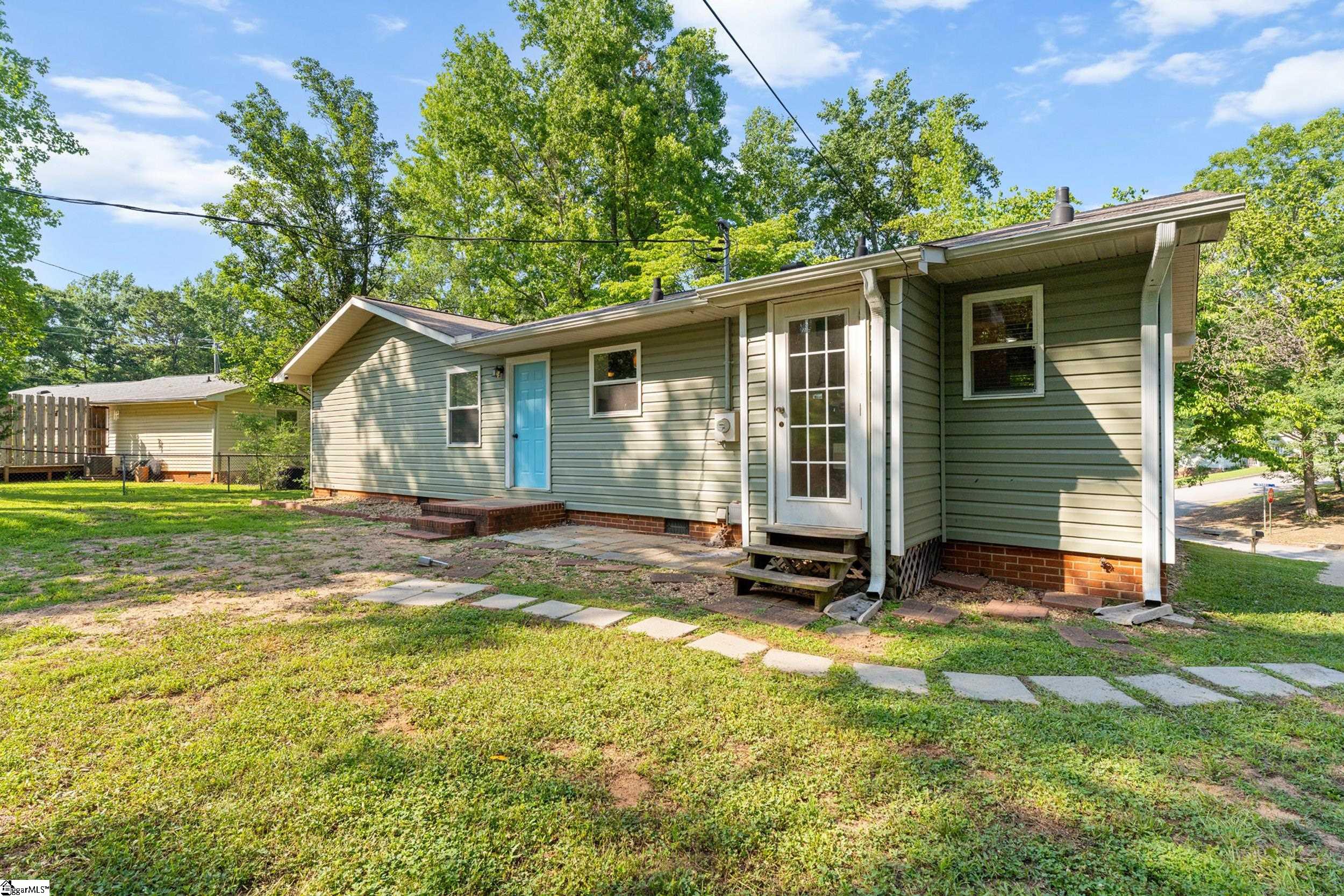 104 Pinonwood Court Simpsonville, SC 29680