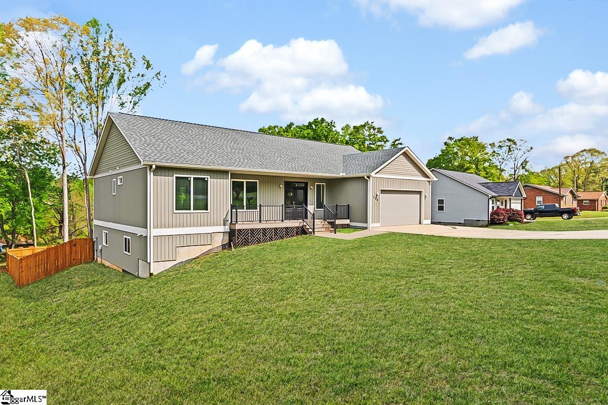 308 Pineridge Drive Spartanburg, SC 29303