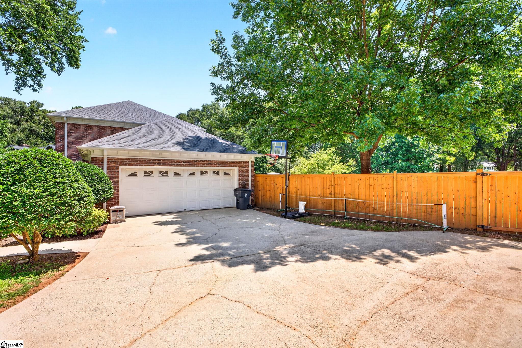 402 Eastcrest Drive Simpsonville, SC 29681
