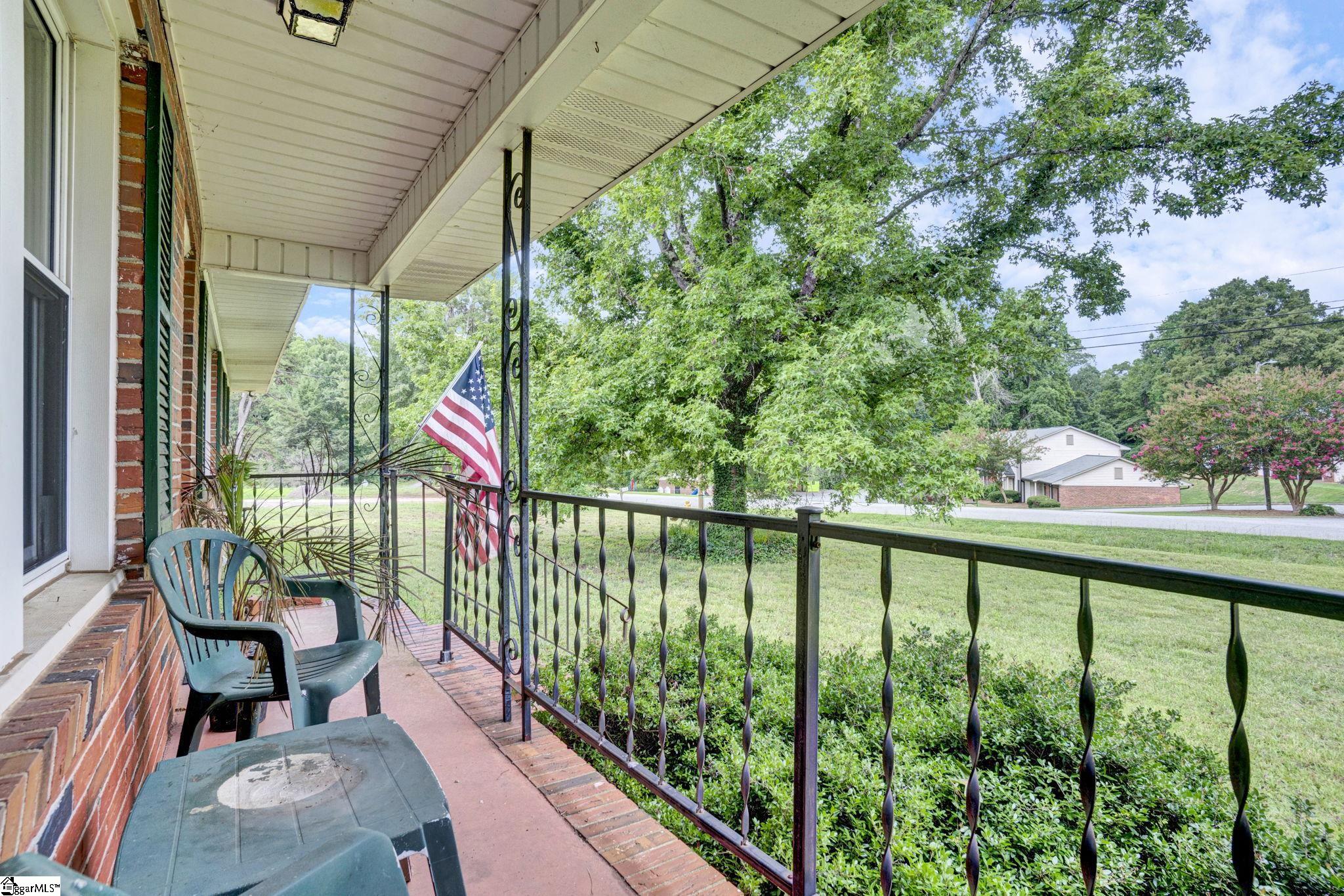 202 Saluda Drive Piedmont, SC 29673