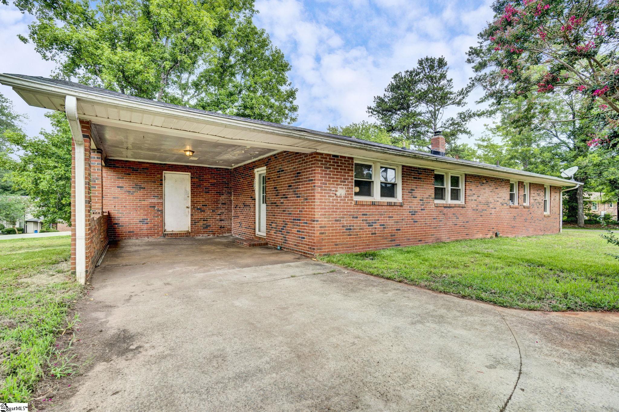 202 Saluda Drive Piedmont, SC 29673