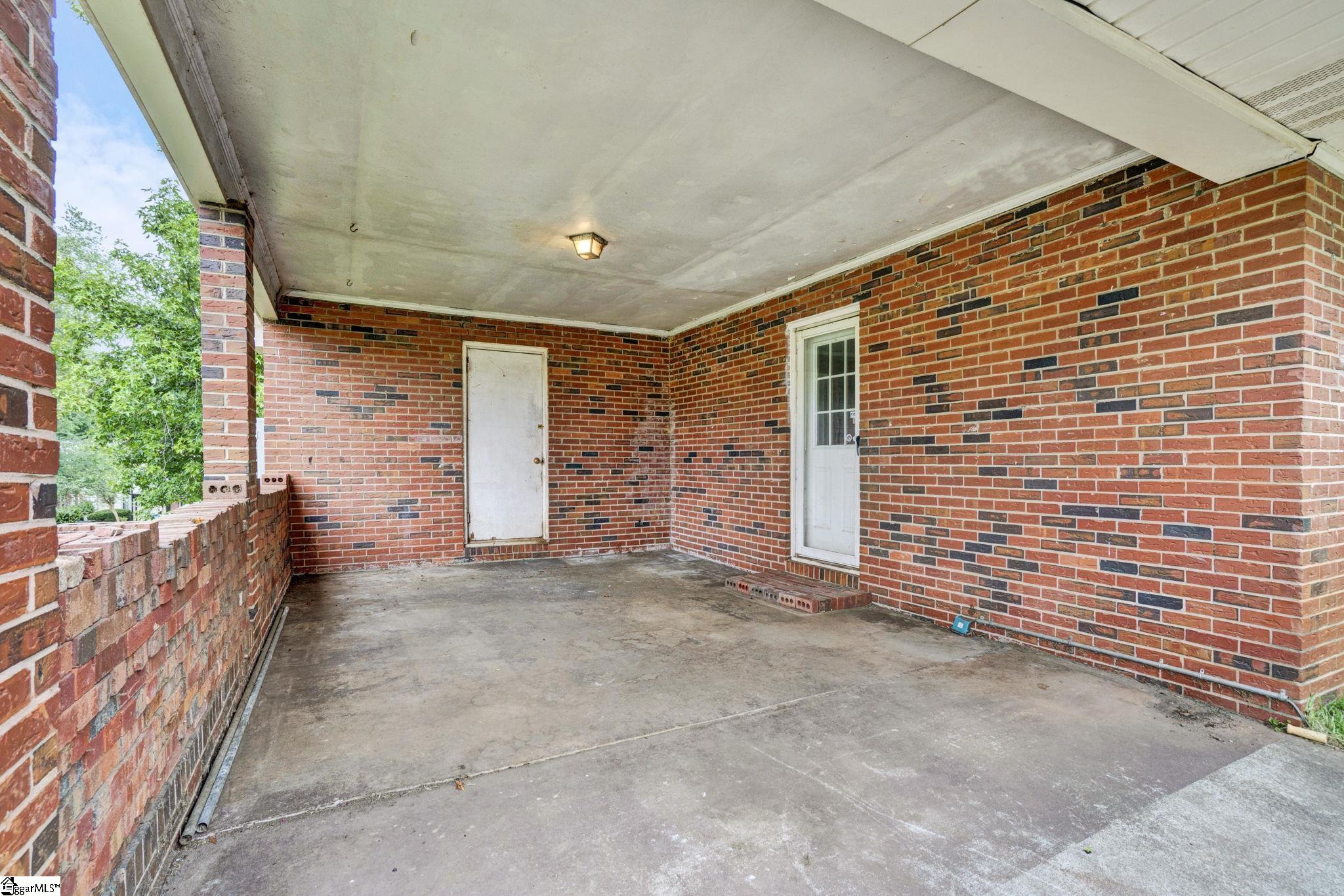 202 Saluda Drive Piedmont, SC 29673
