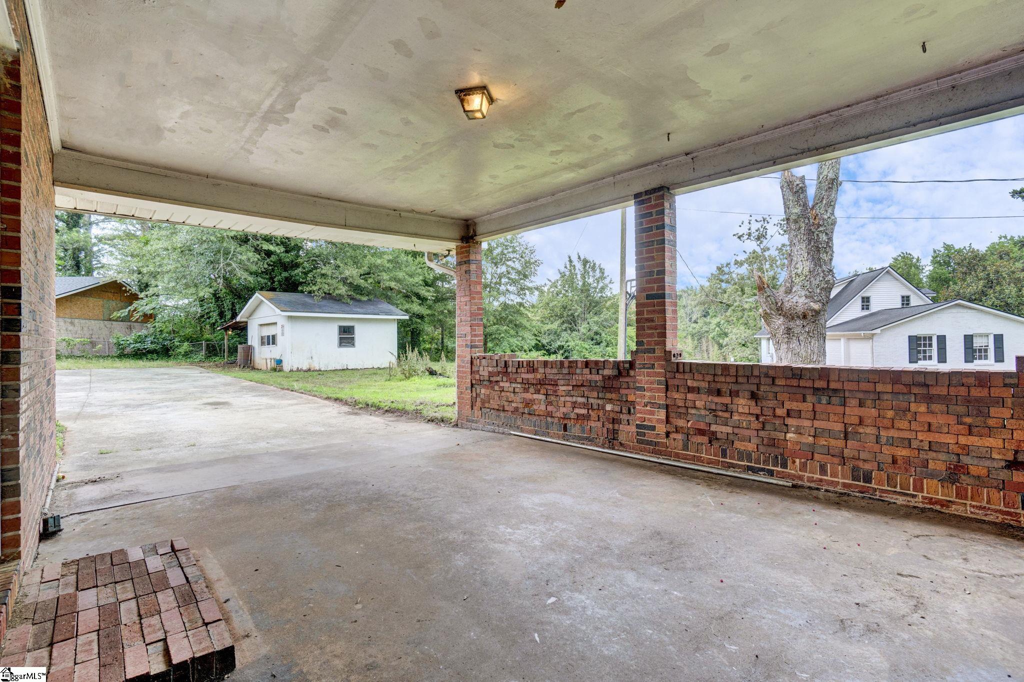 202 Saluda Drive Piedmont, SC 29673