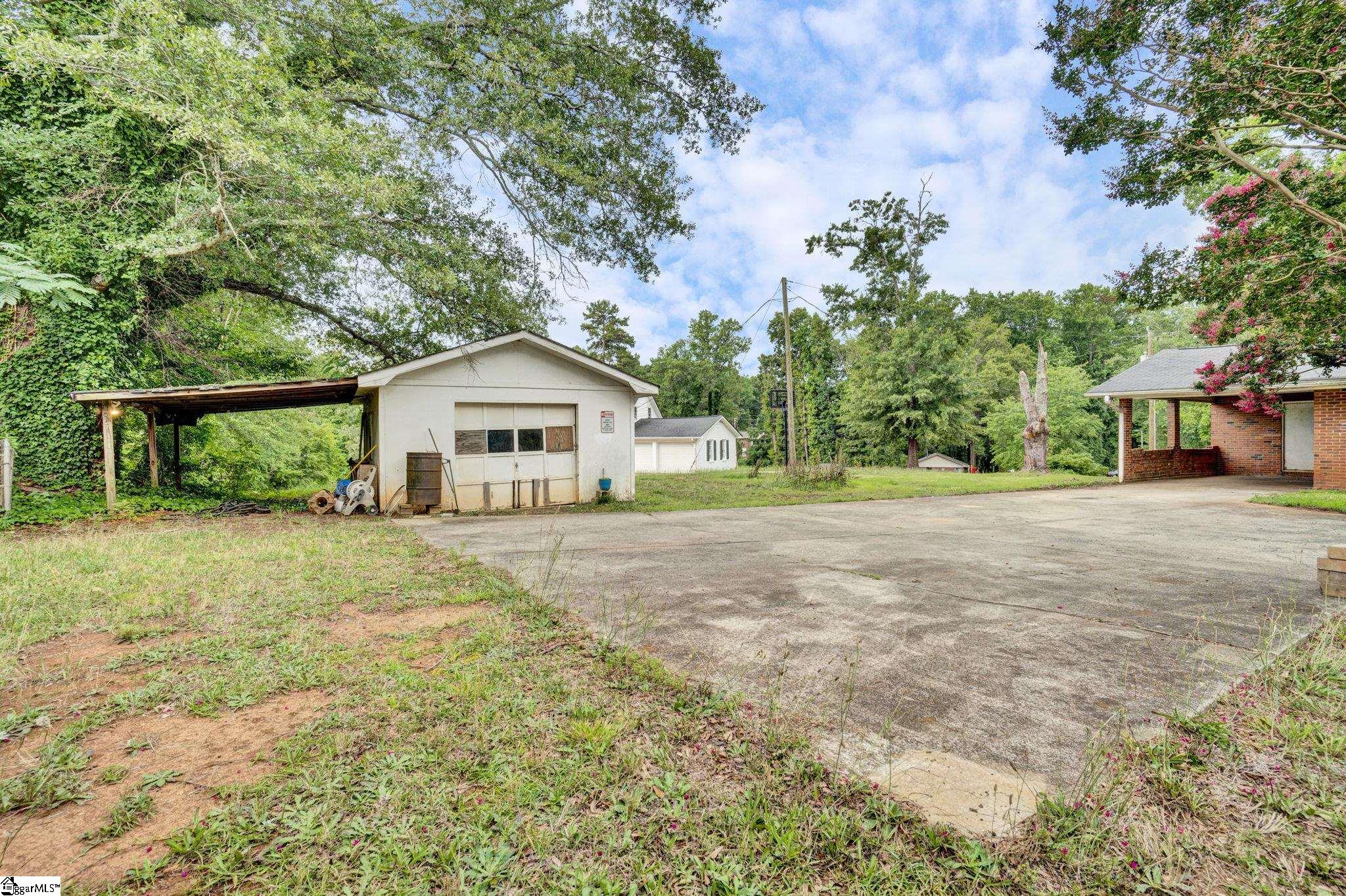 202 Saluda Drive Piedmont, SC 29673
