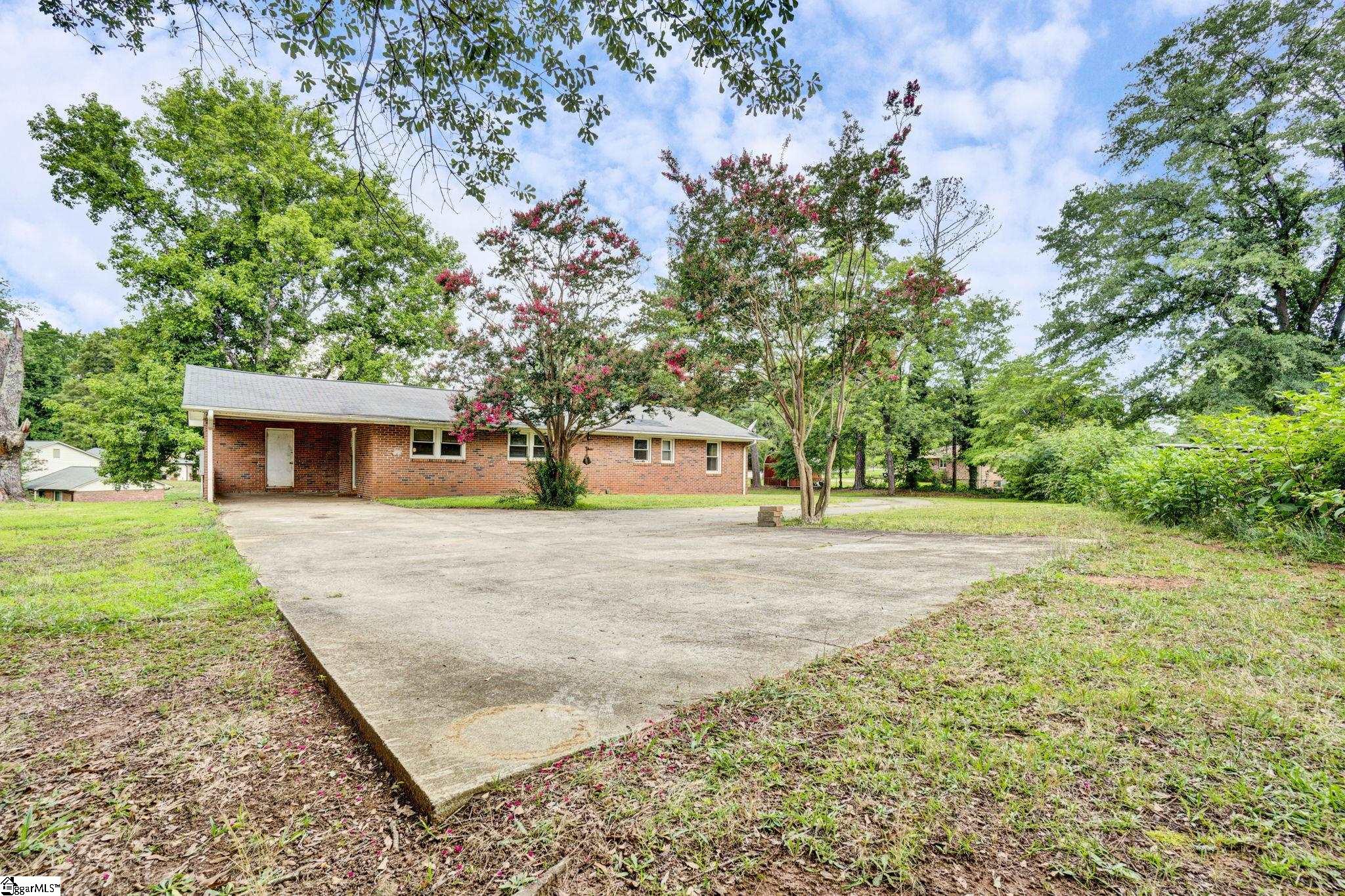 202 Saluda Drive Piedmont, SC 29673