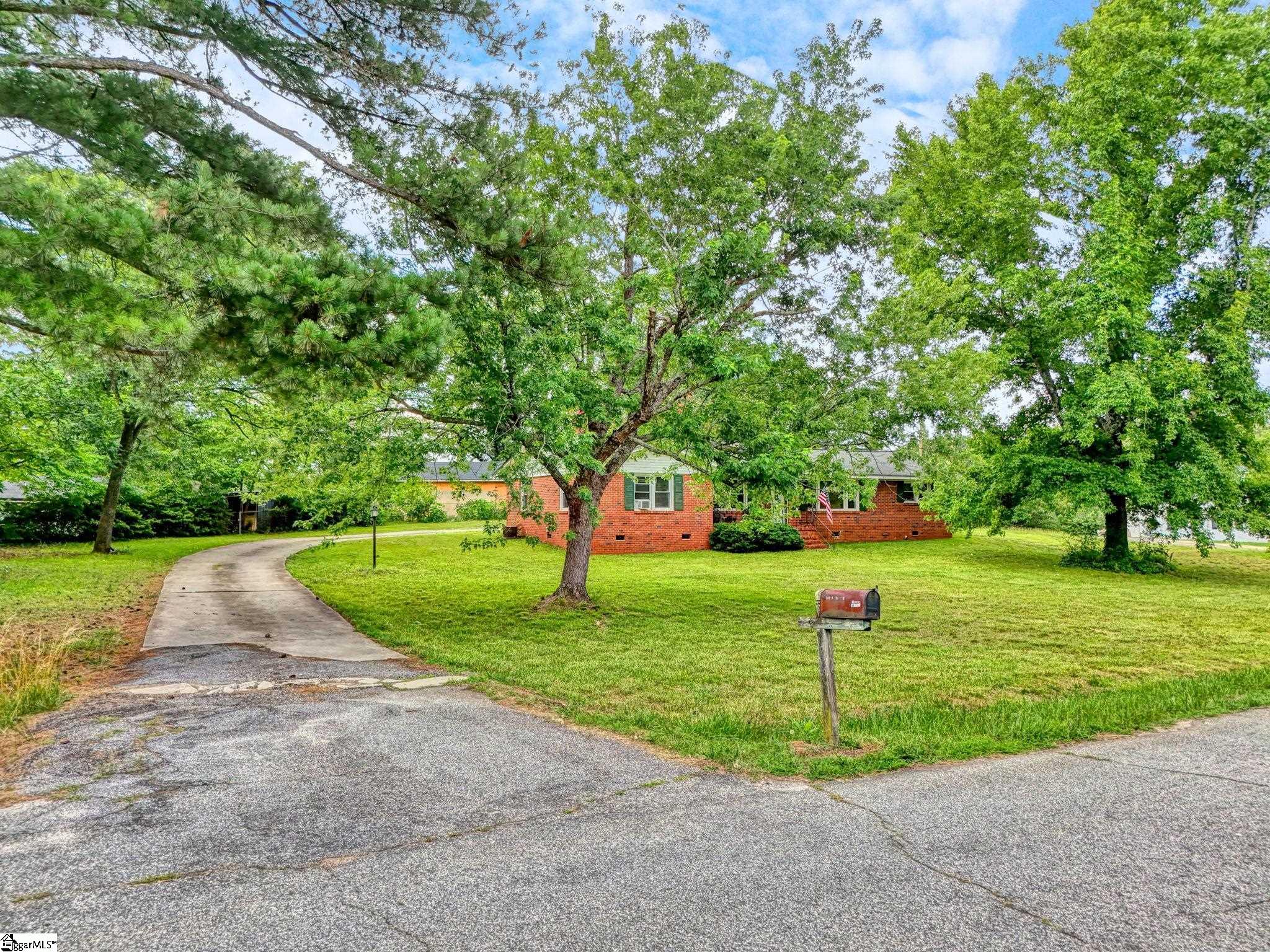 202 Saluda Drive Piedmont, SC 29673