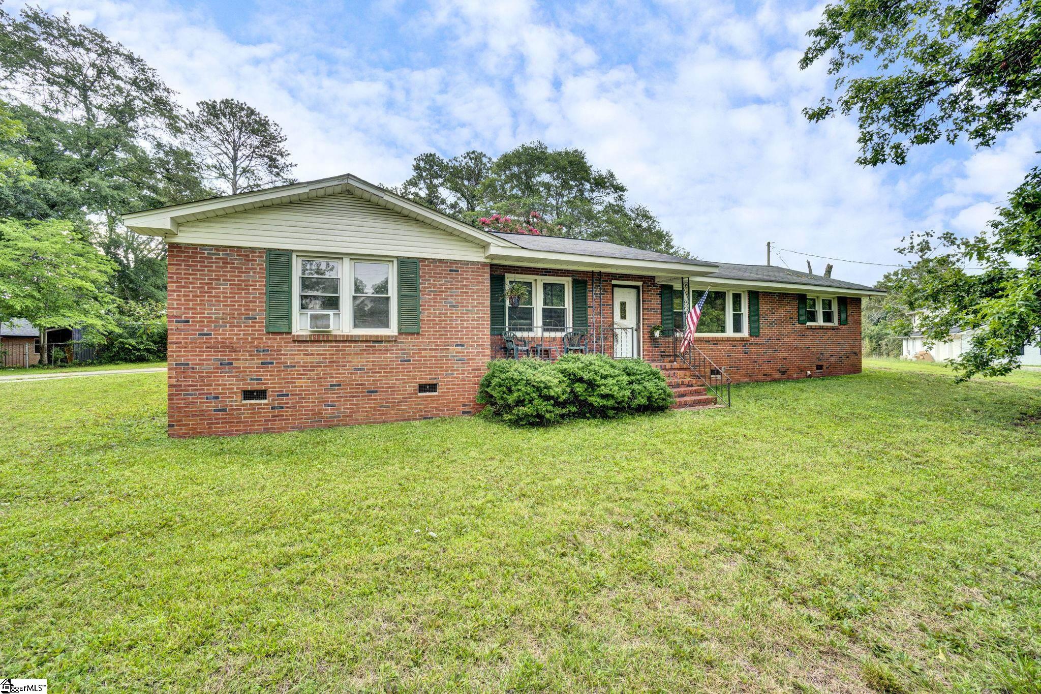 202 Saluda Drive Piedmont, SC 29673