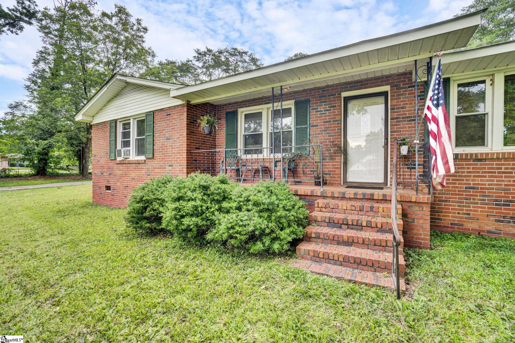 202 Saluda Drive Piedmont, SC 29673