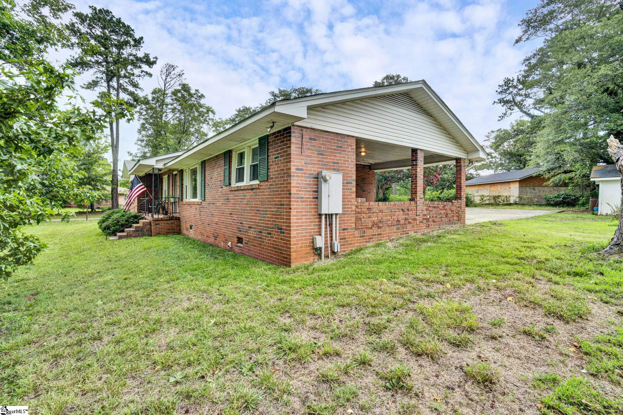 202 Saluda Drive Piedmont, SC 29673