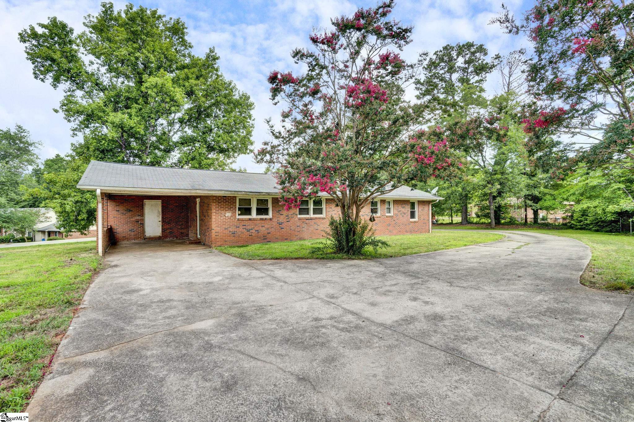 202 Saluda Drive Piedmont, SC 29673