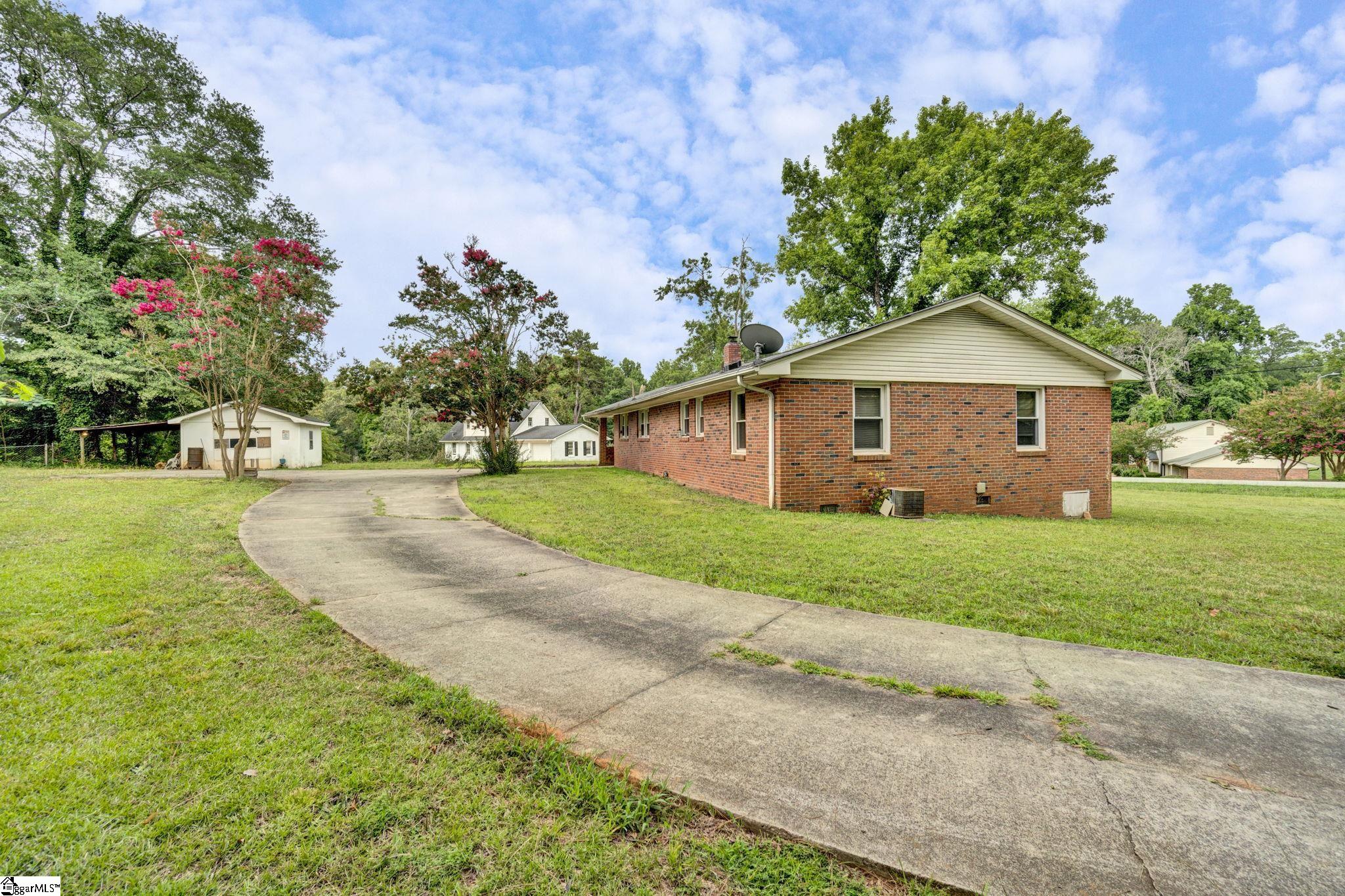 202 Saluda Drive Piedmont, SC 29673