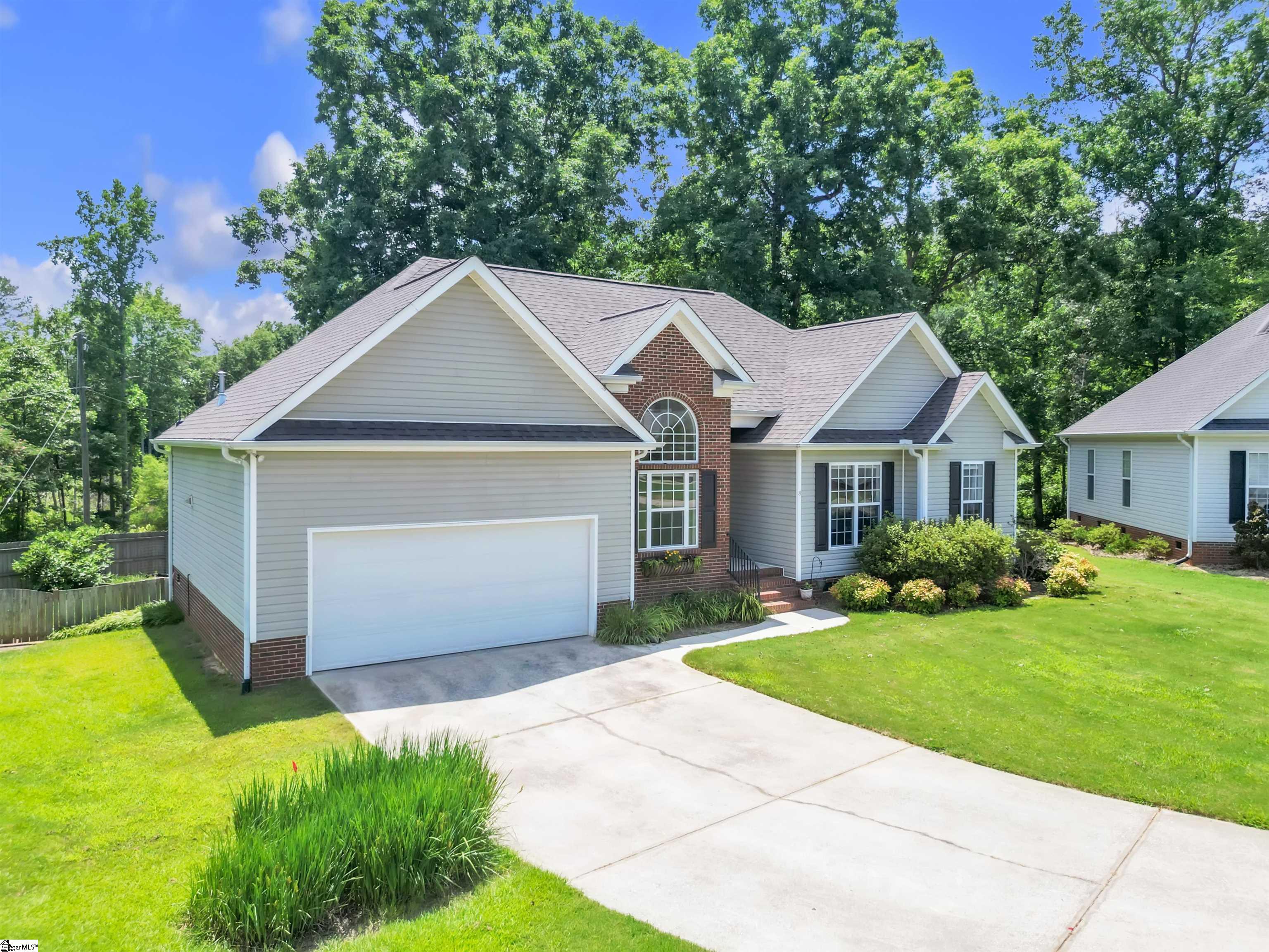 8 Manor Court Simpsonville, SC 29681