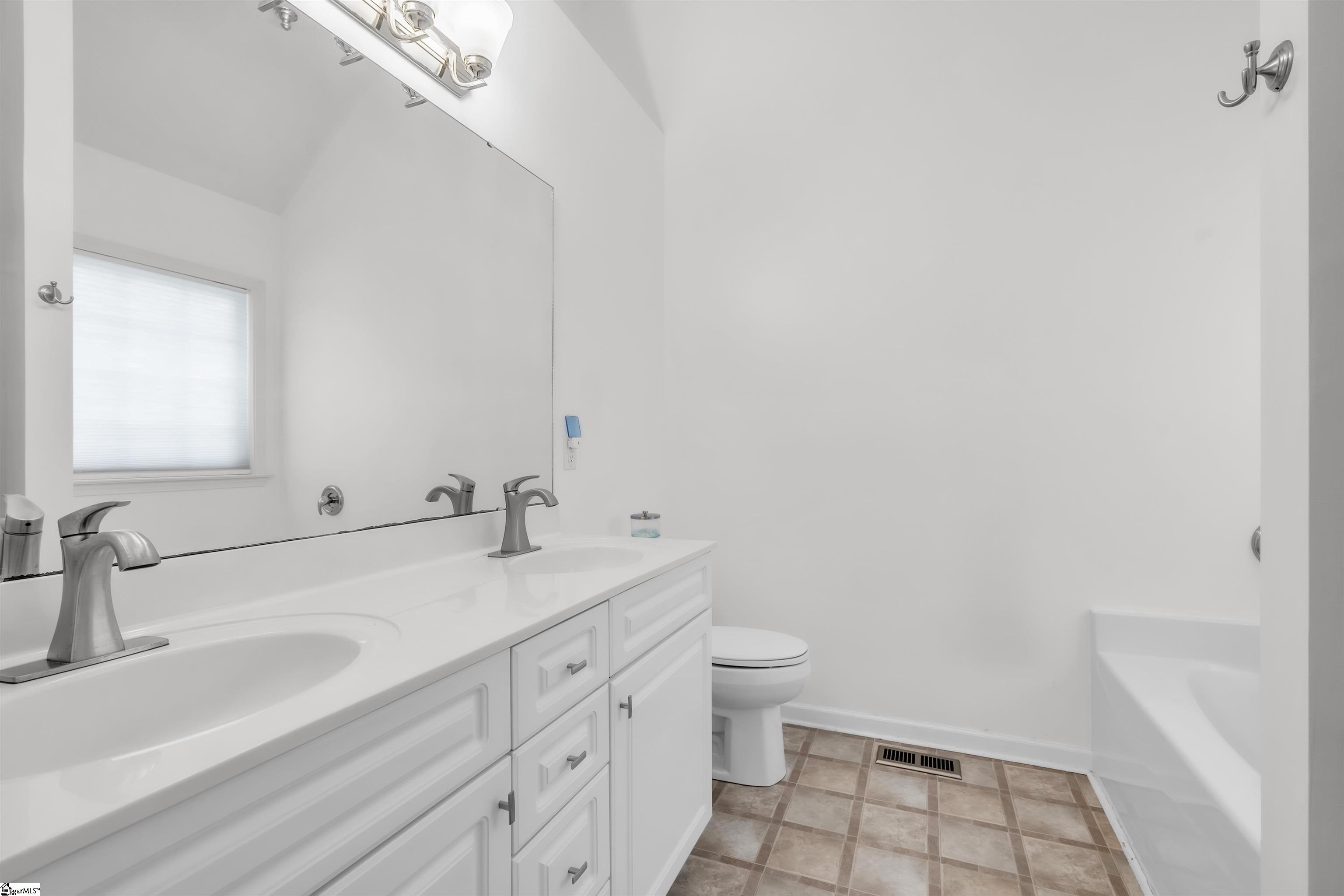 8 Manor Court Simpsonville, SC 29681