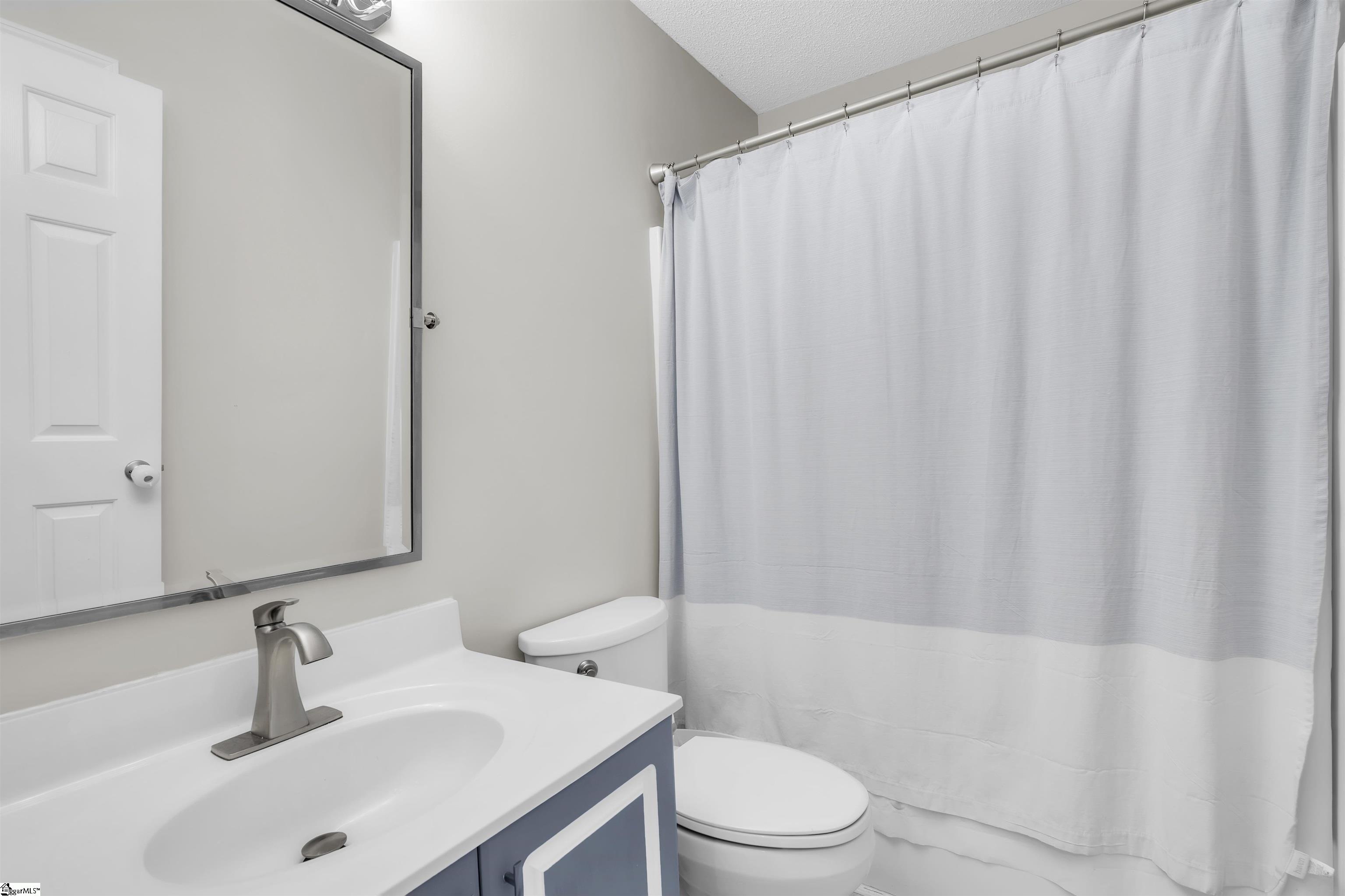 8 Manor Court Simpsonville, SC 29681