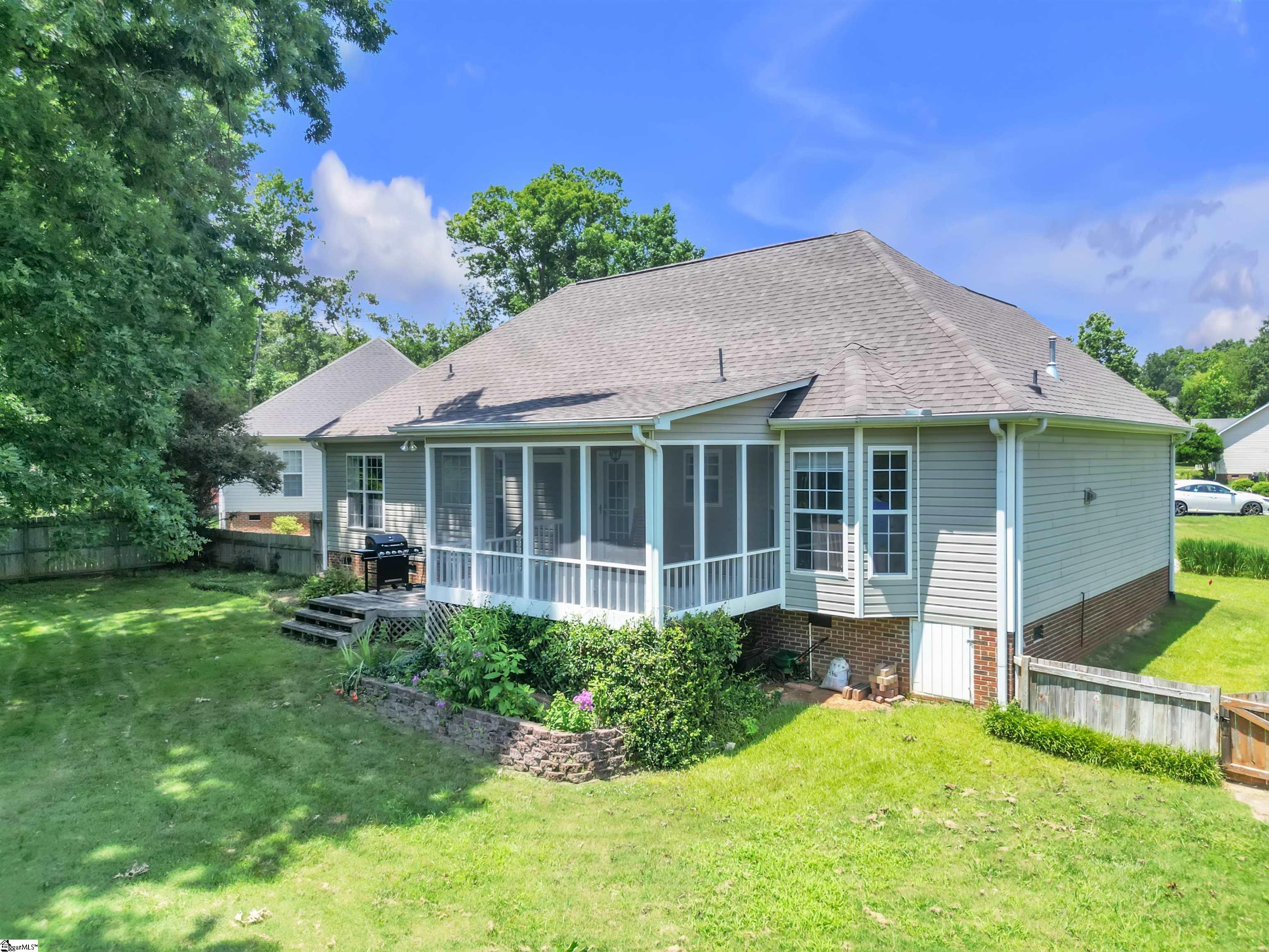 8 Manor Court Simpsonville, SC 29681