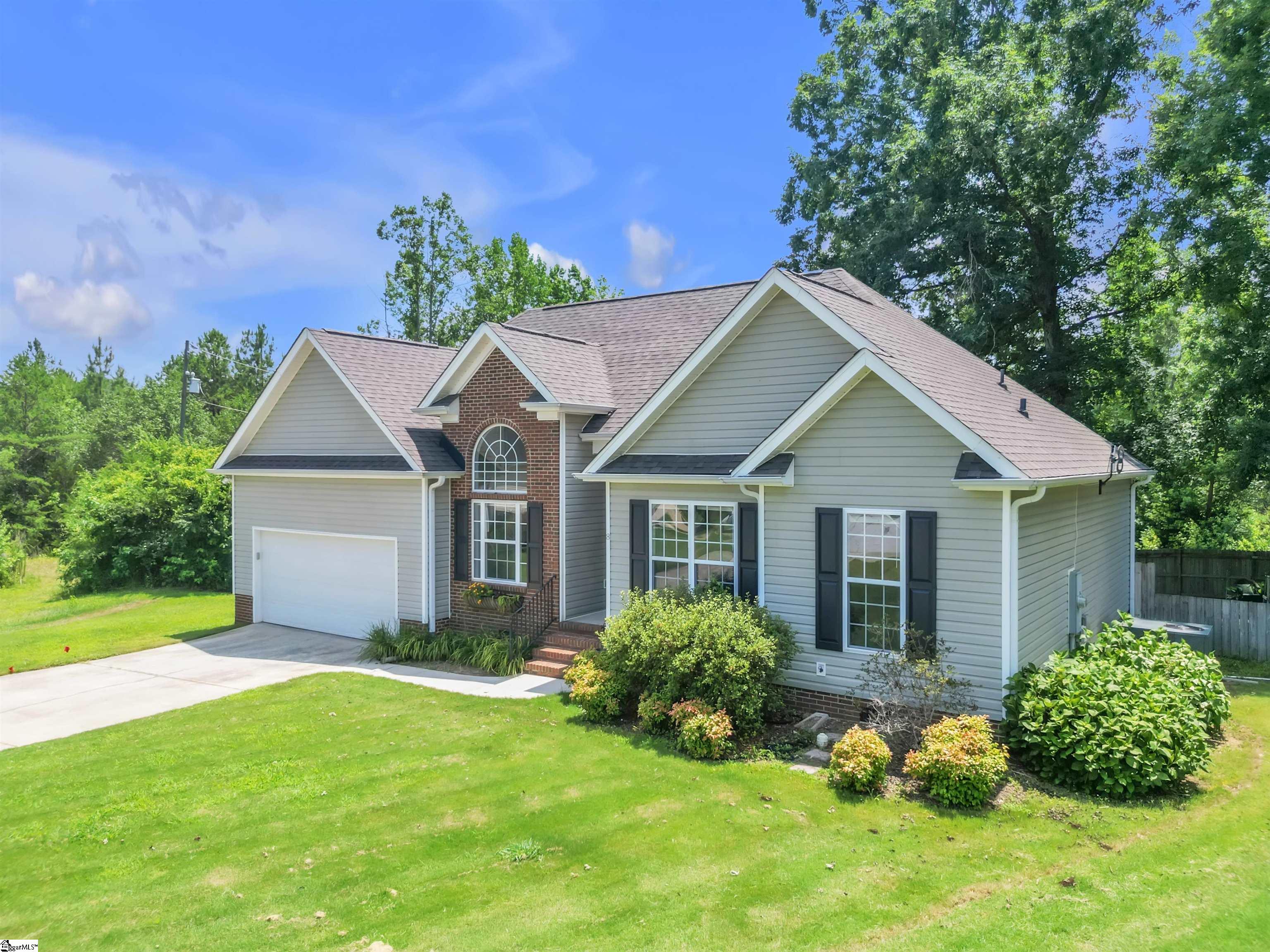 8 Manor Court Simpsonville, SC 29681