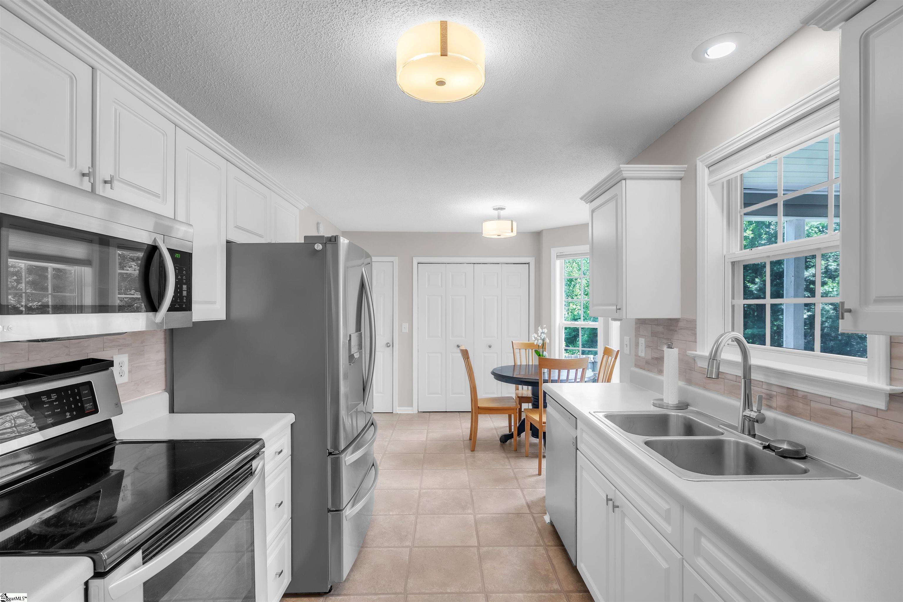 8 Manor Court Simpsonville, SC 29681