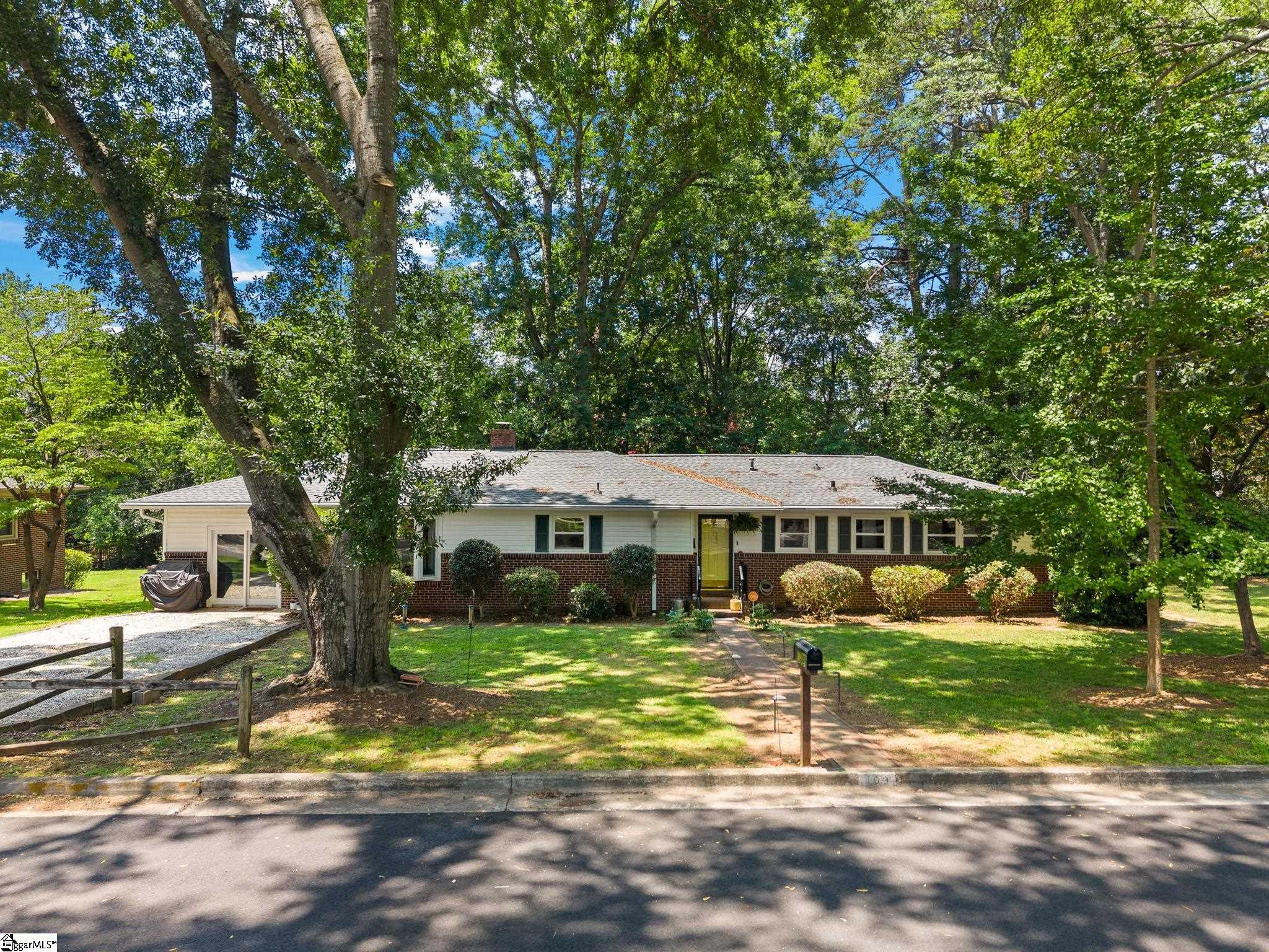109 Kent Place Spartanburg, SC 29307