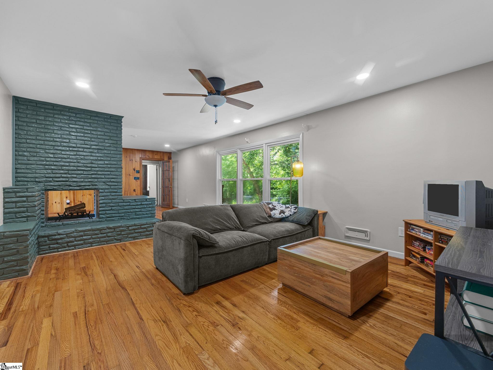109 Kent Place Spartanburg, SC 29307