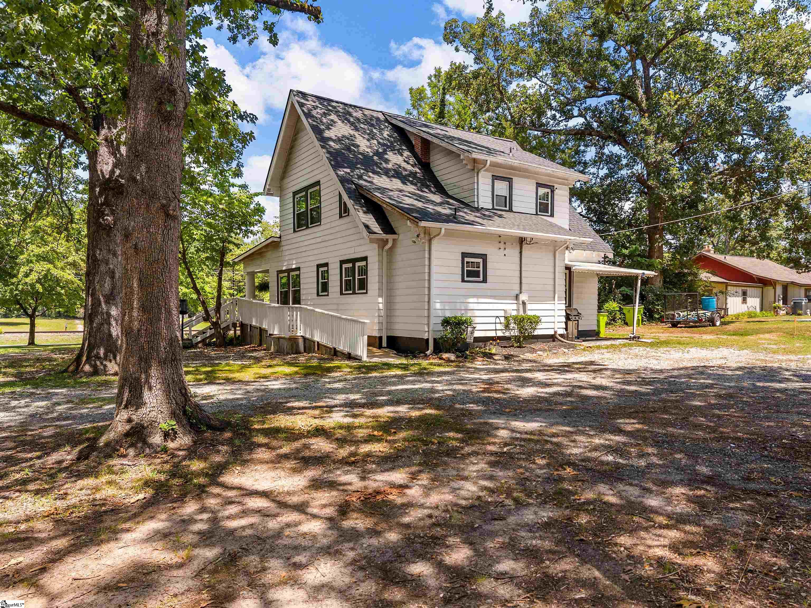 409 N Howard Avenue Landrum, SC 29356