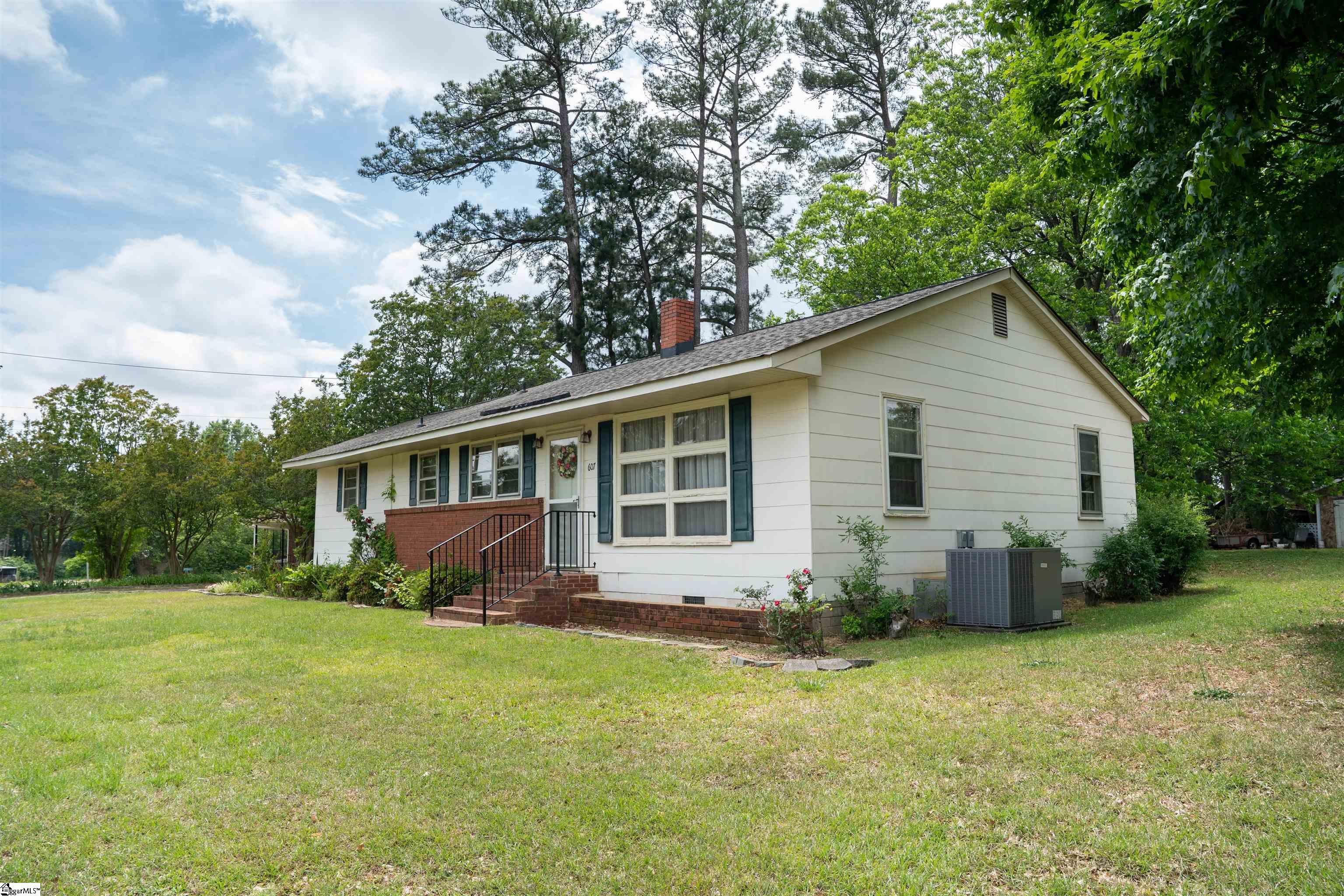 607 Vanney Circle Boiling Springs, SC 29316