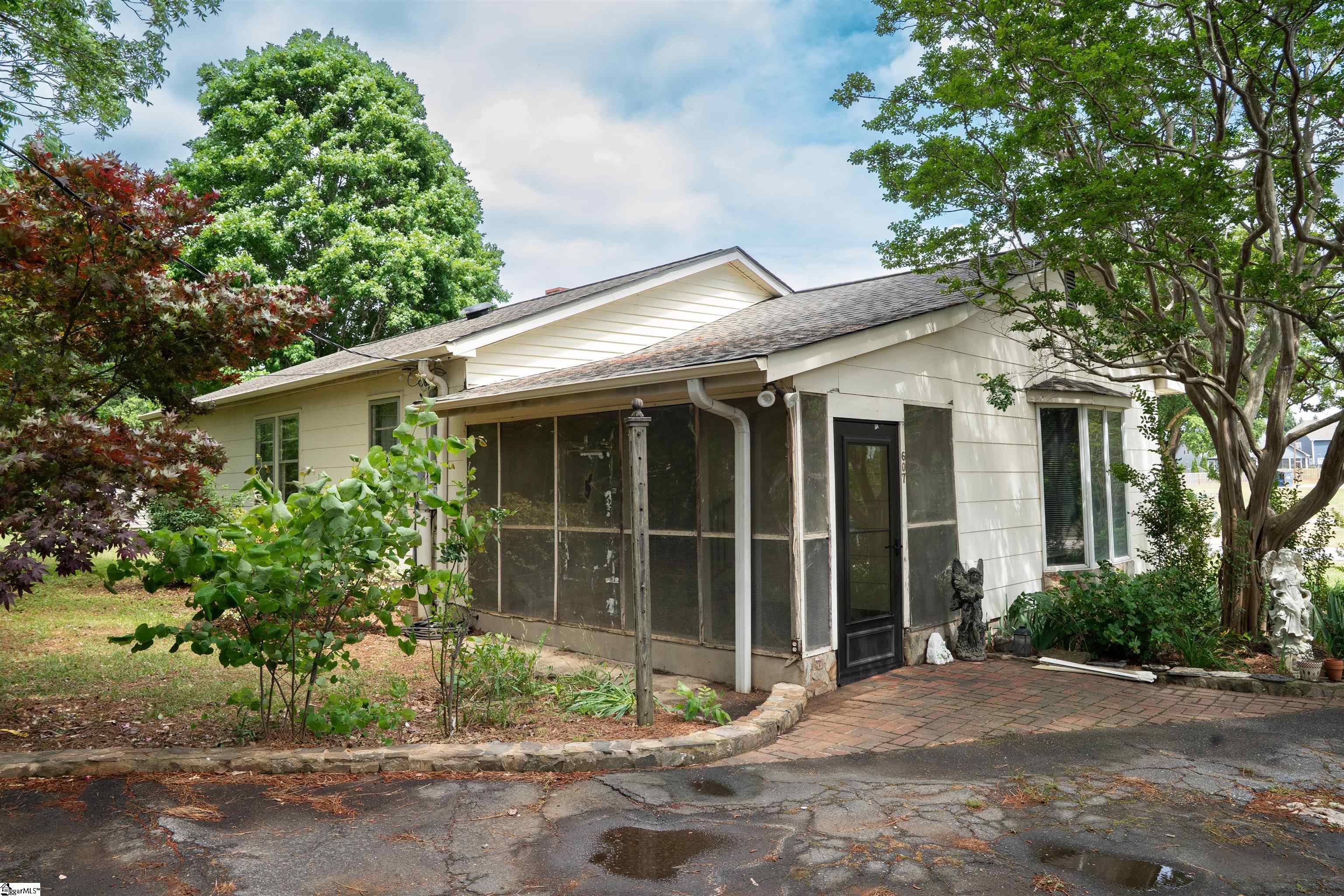 607 Vanney Circle Boiling Springs, SC 29316
