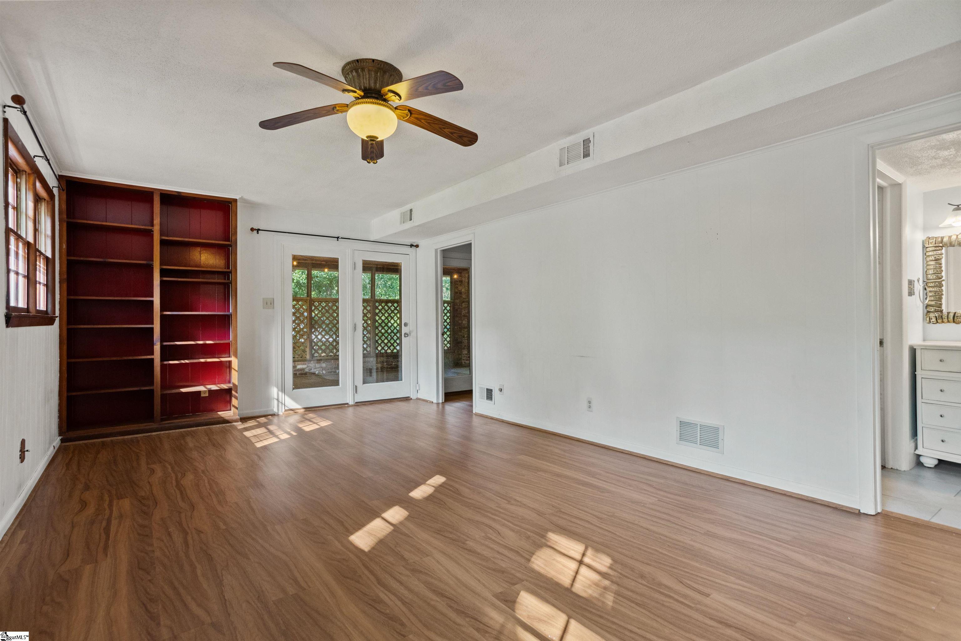 295 Fairlane Drive Spartanburg, SC 29307