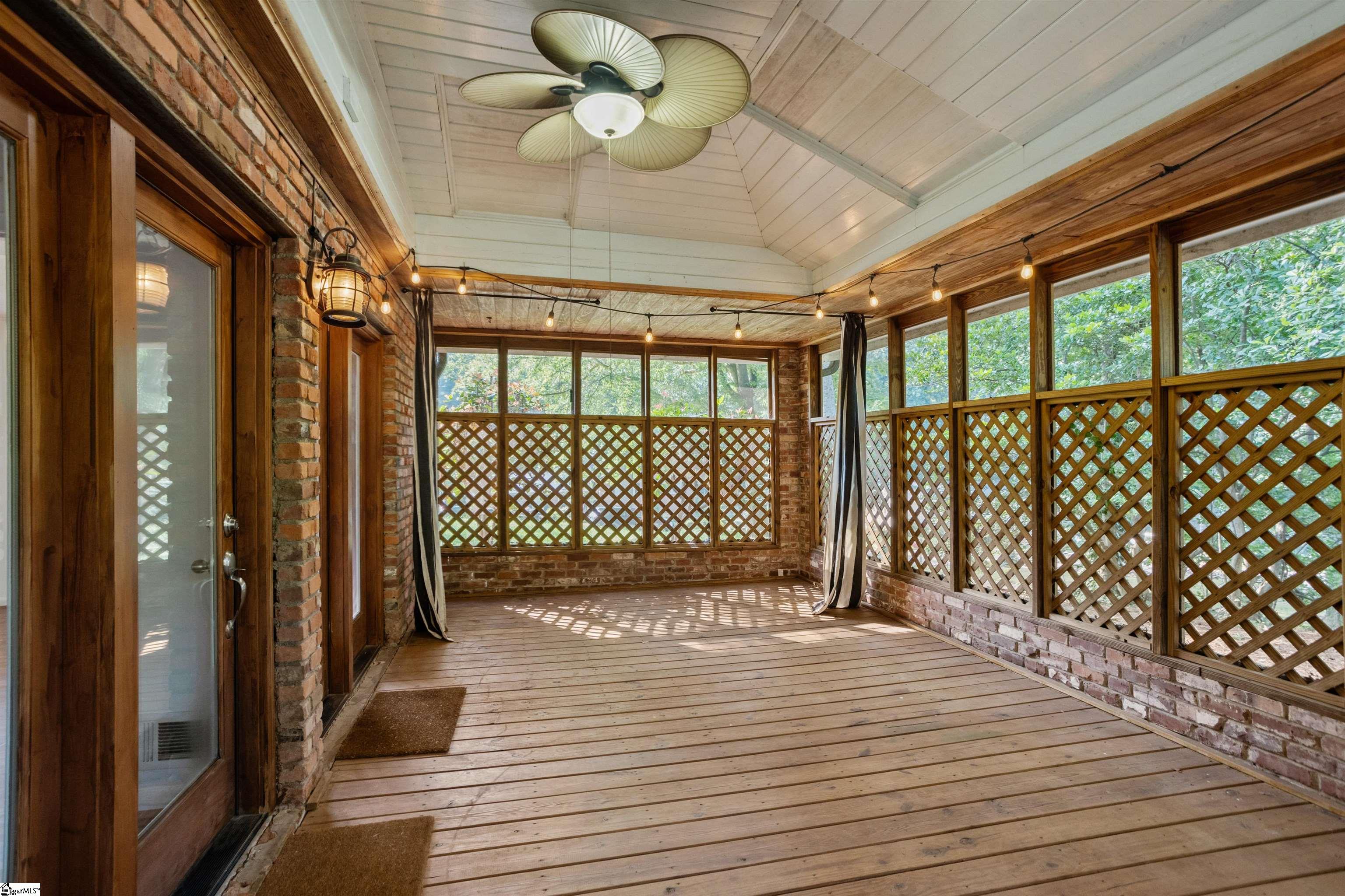 295 Fairlane Drive Spartanburg, SC 29307