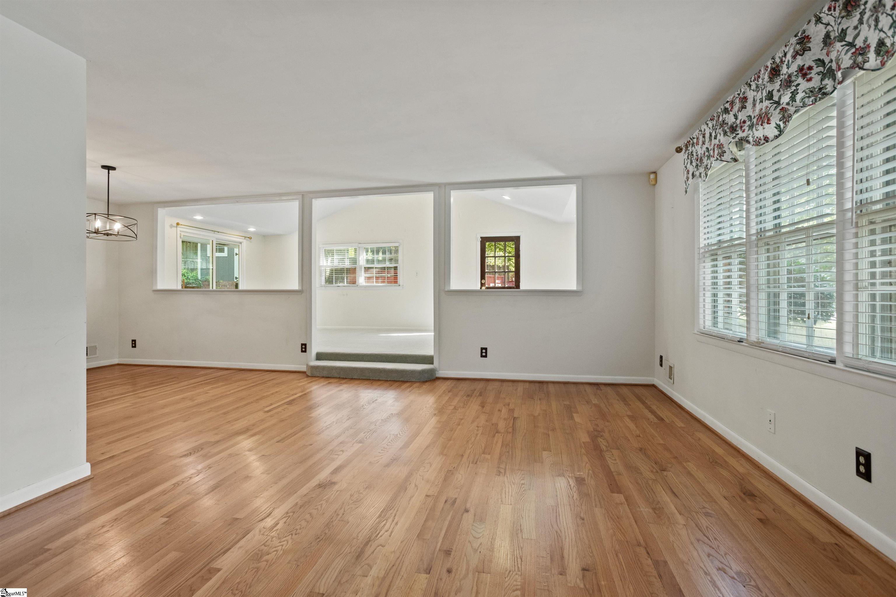 295 Fairlane Drive Spartanburg, SC 29307