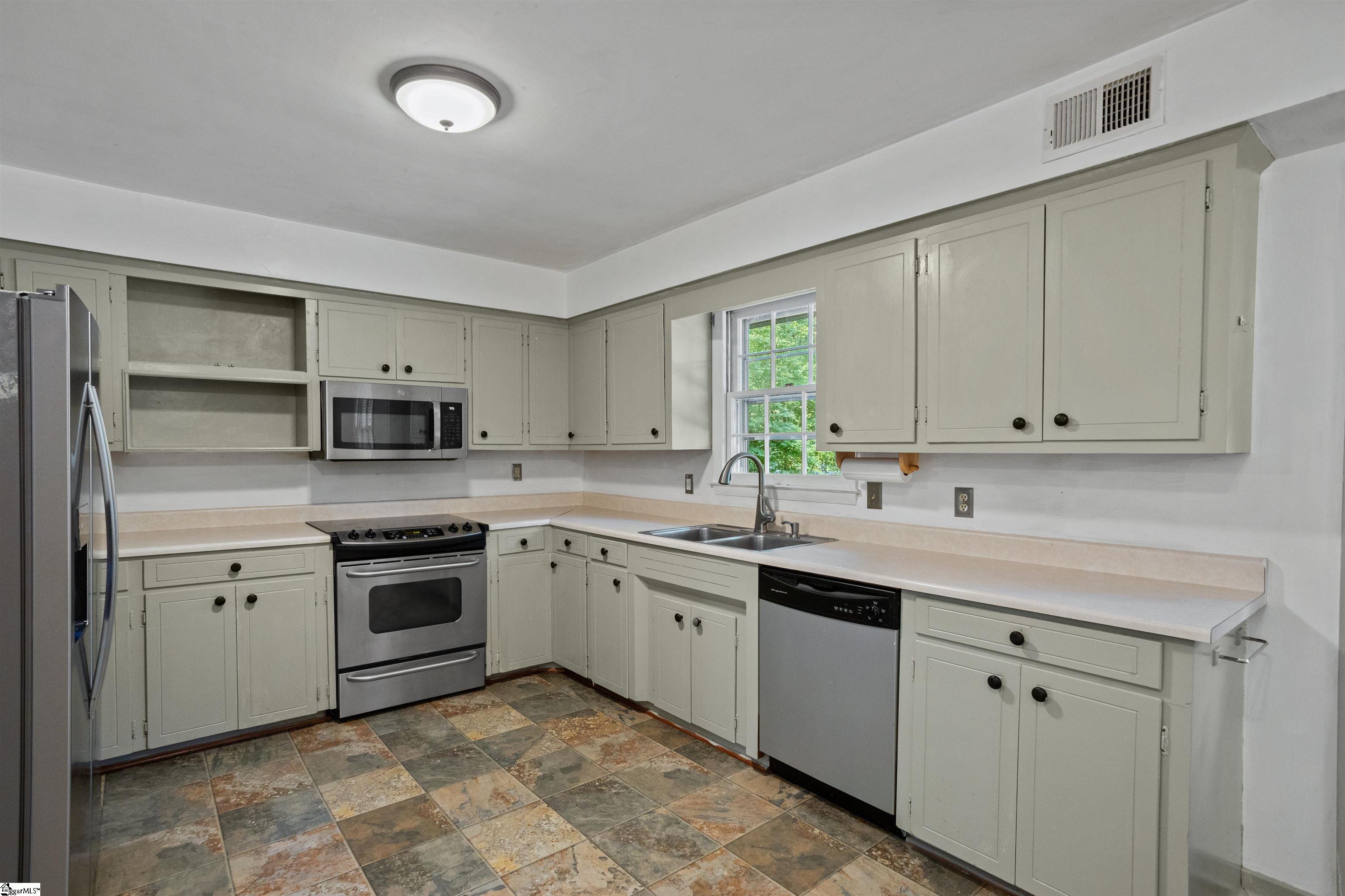 295 Fairlane Drive Spartanburg, SC 29307